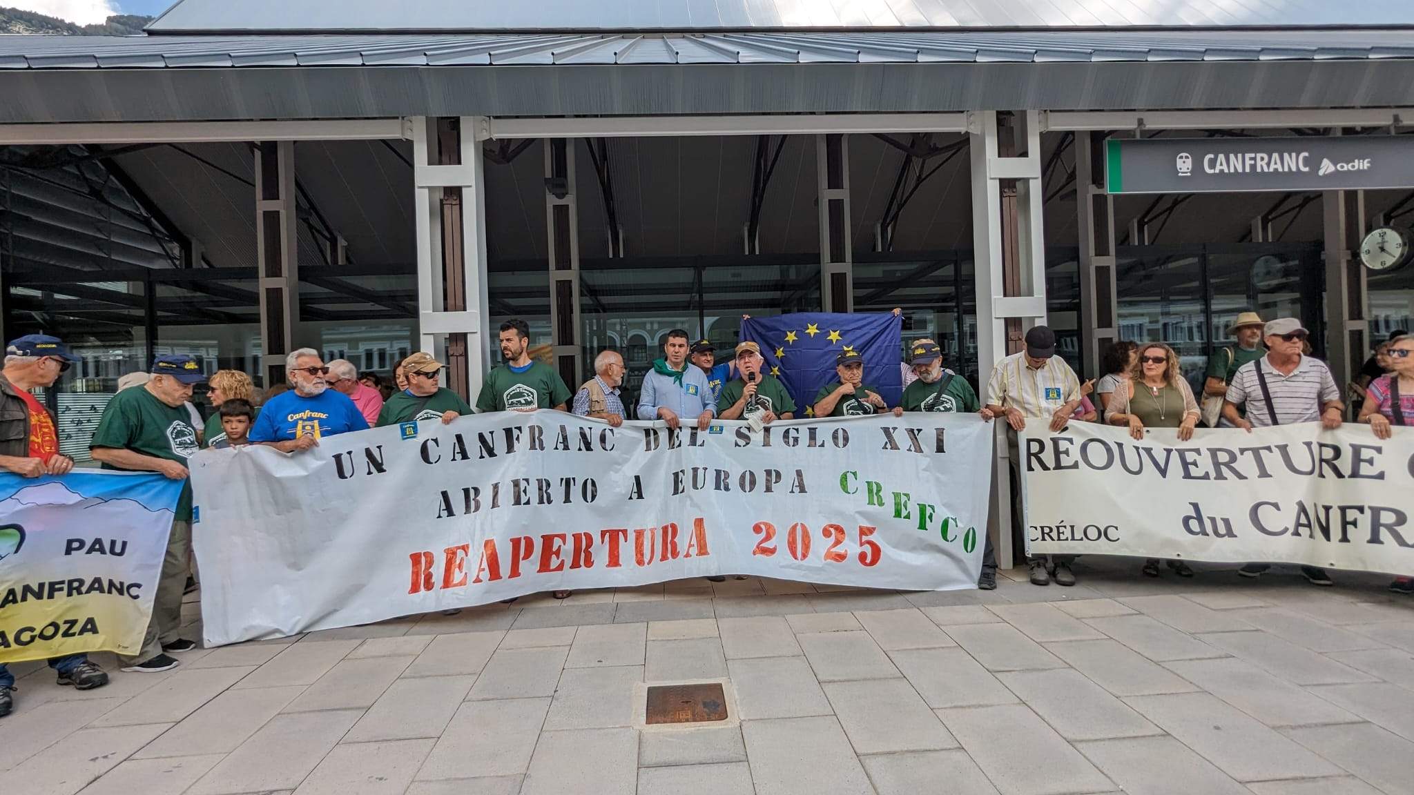 Concentración reivindicativa en Canfranc, en el 30 aniversario de Crefco.