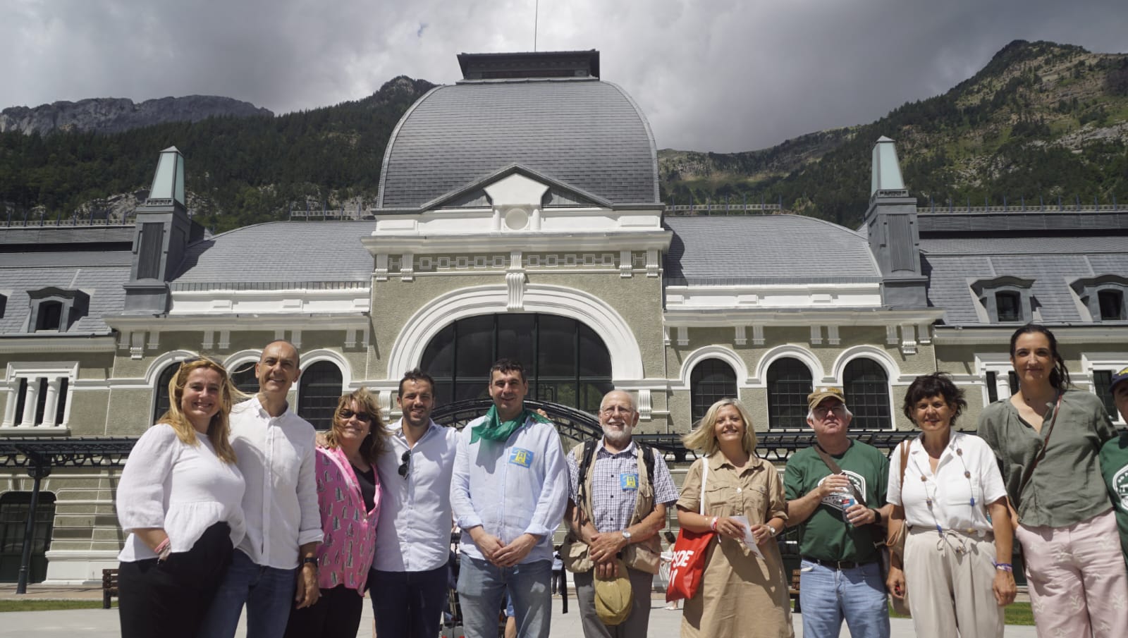 Concentración celebrada en Canfranc por la reapertura de la línea internacional.