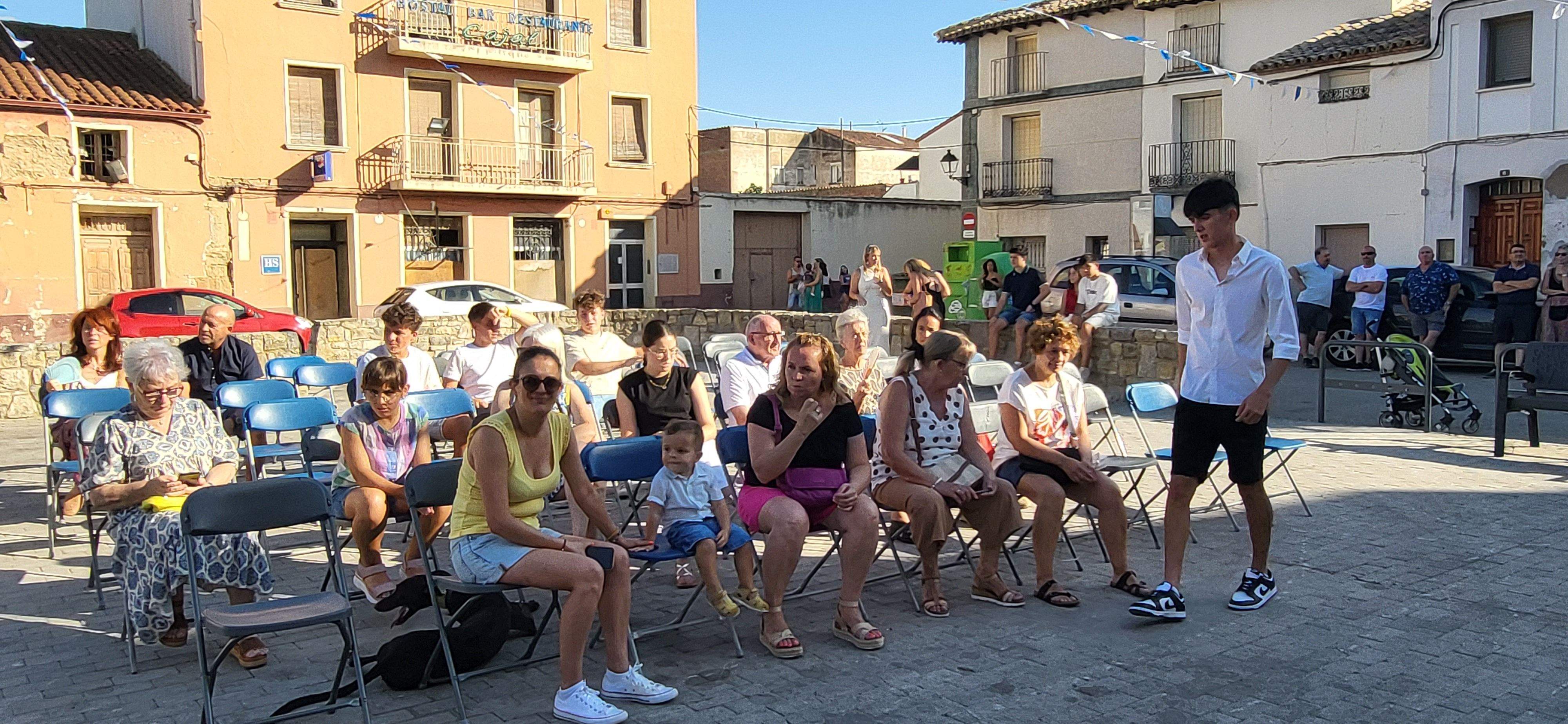 Presentación de los quintos y la entrega de pañoletas a los bebés en Grañén. Foto: Mercedes Manterola