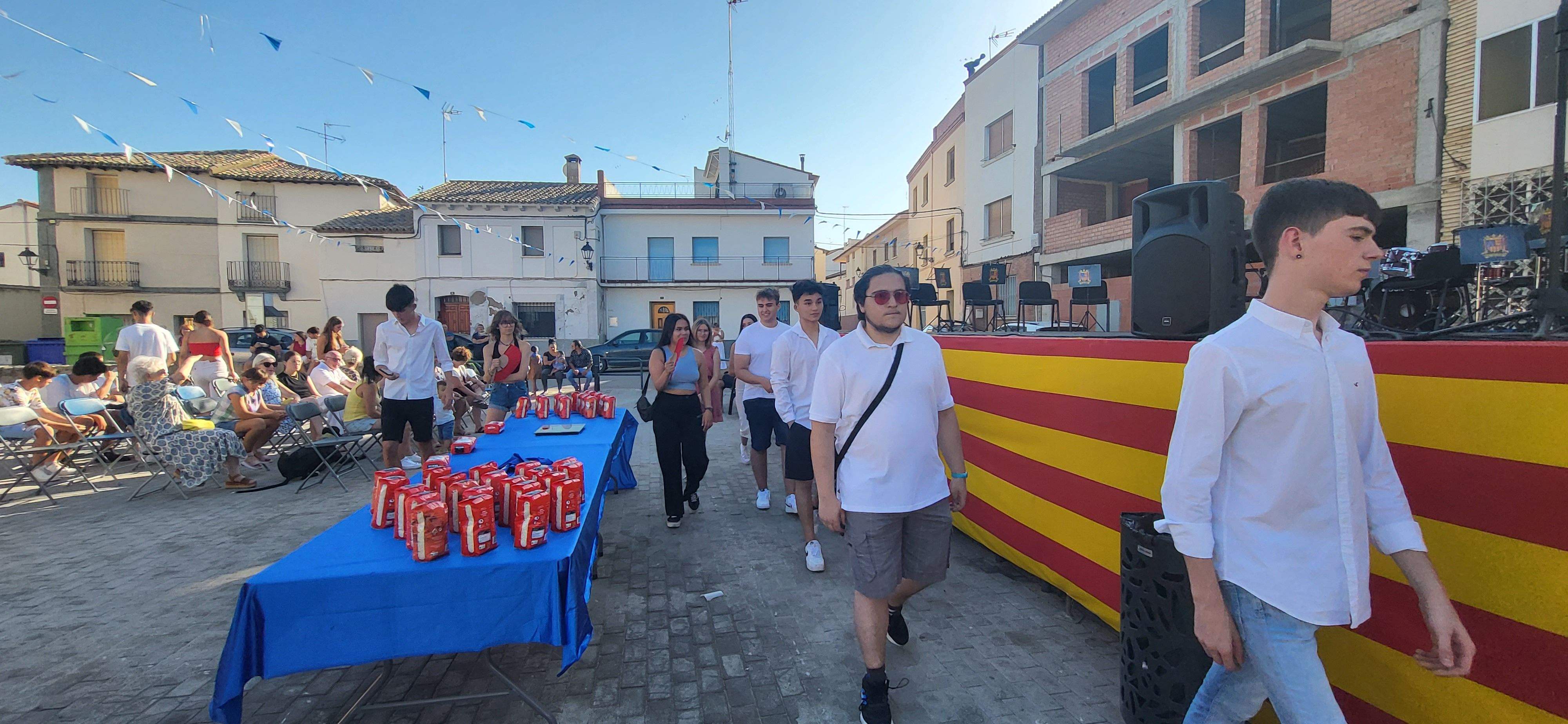 Presentación de los quintos y la entrega de pañoletas a los bebés en Grañén. Foto: Mercedes Manterola