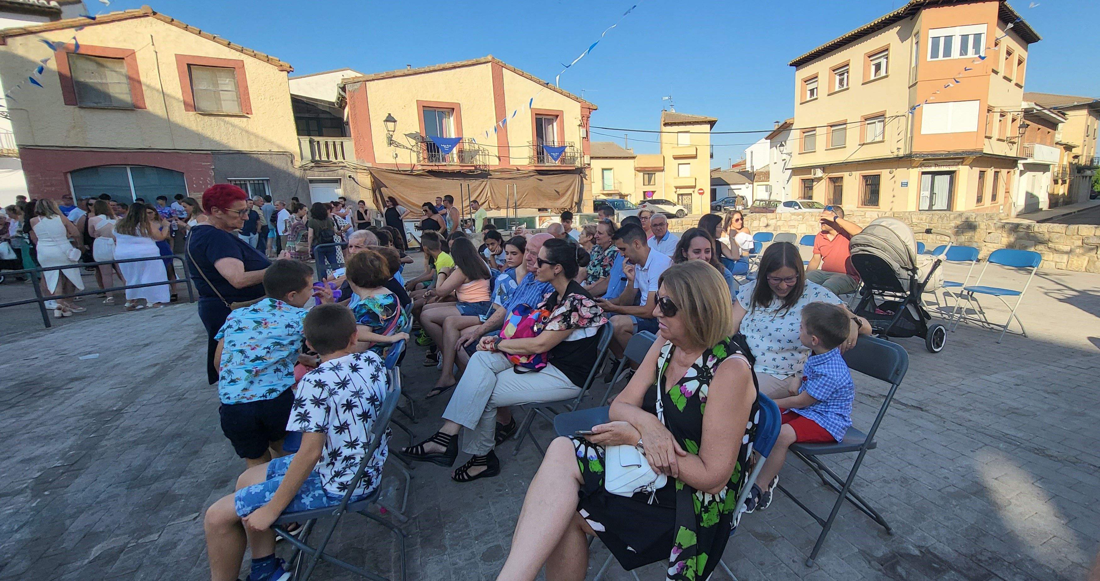Presentación de los quintos y la entrega de pañoletas a los bebés en Grañén. Foto: Mercedes Manterola