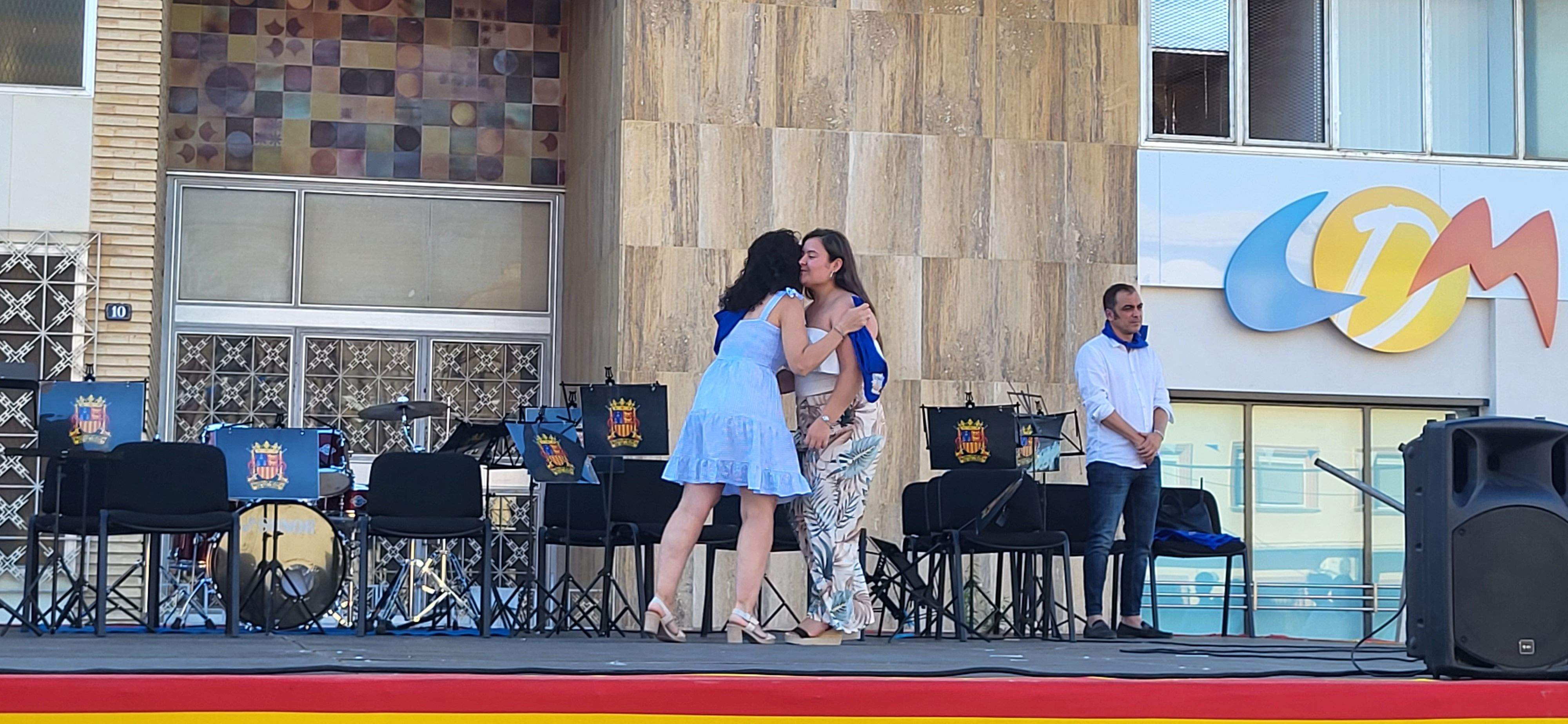 Presentación de los quintos y la entrega de pañoletas a los bebés en Grañén. Foto: Mercedes Manterola