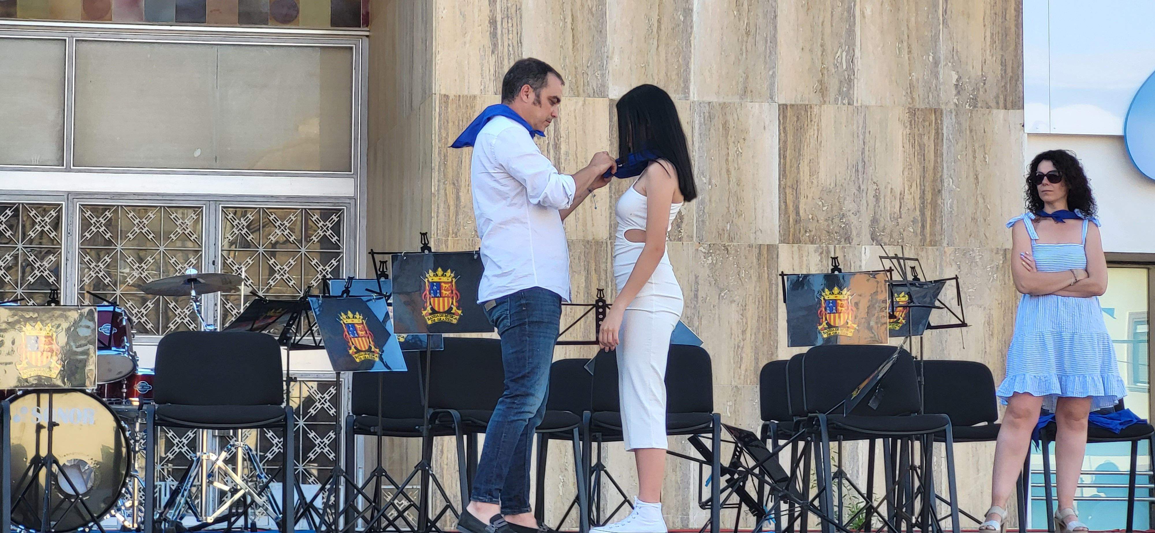 Presentación de los quintos y la entrega de pañoletas a los bebés en Grañén. Foto: Mercedes Manterola