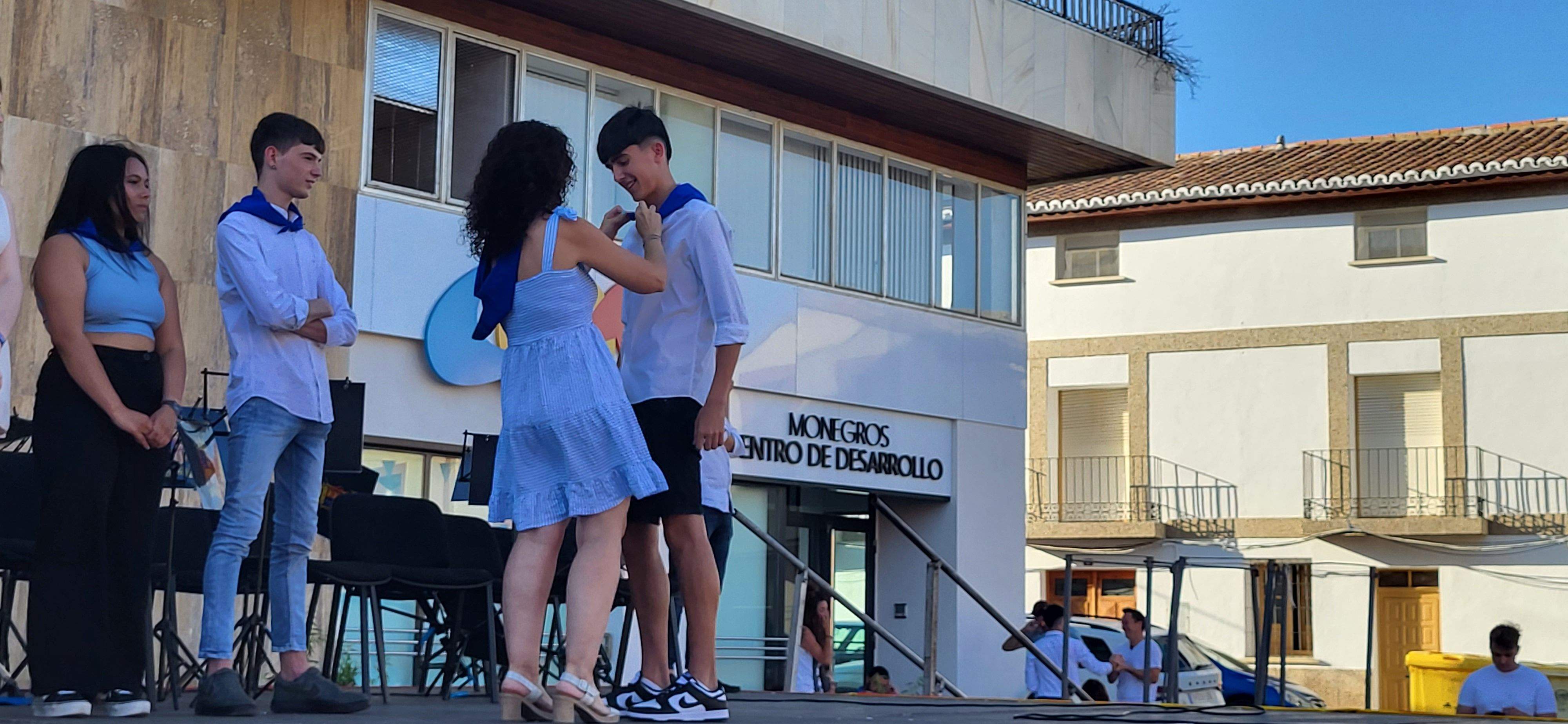 Presentación de los quintos y la entrega de pañoletas a los bebés en Grañén. Foto: Mercedes Manterola