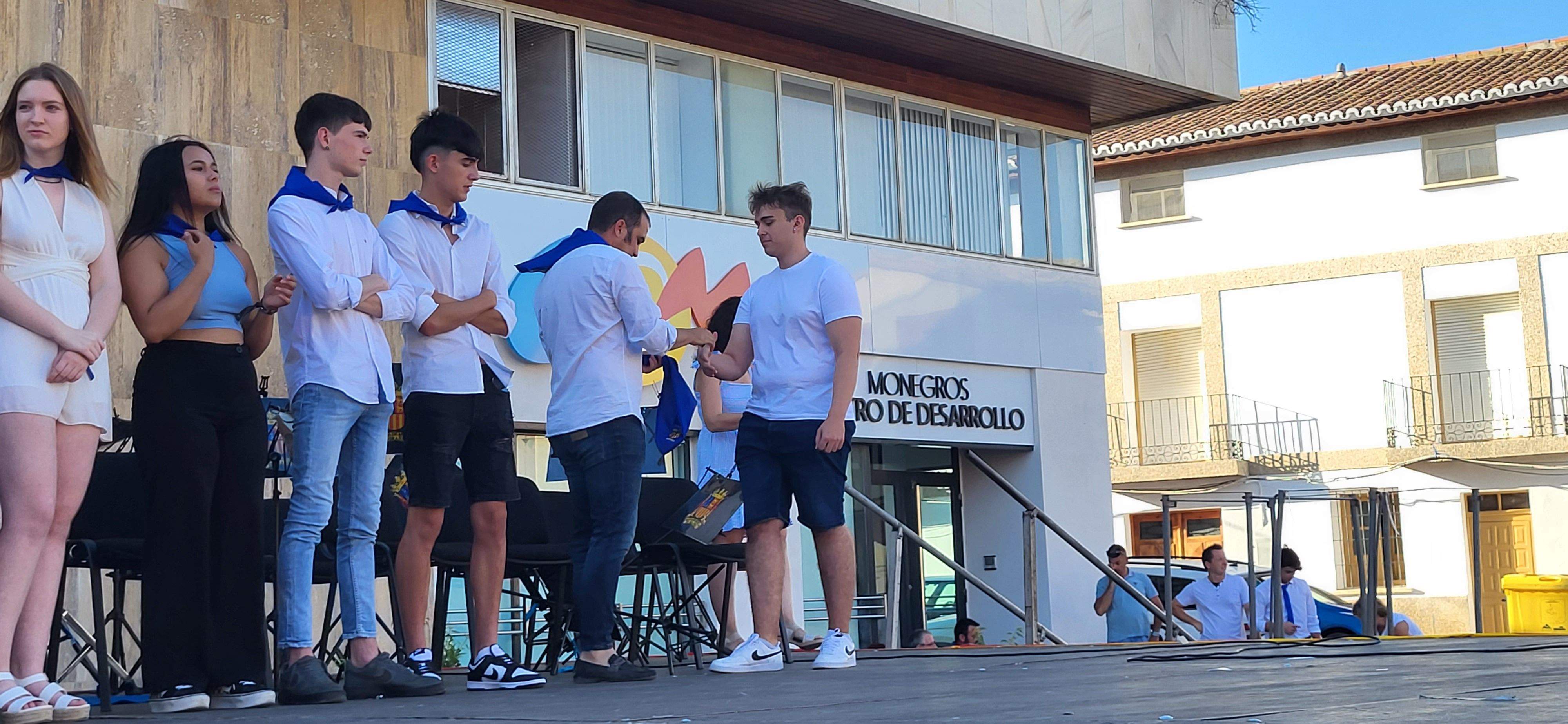 Presentación de los quintos y la entrega de pañoletas a los bebés en Grañén. Foto: Mercedes Manterola
