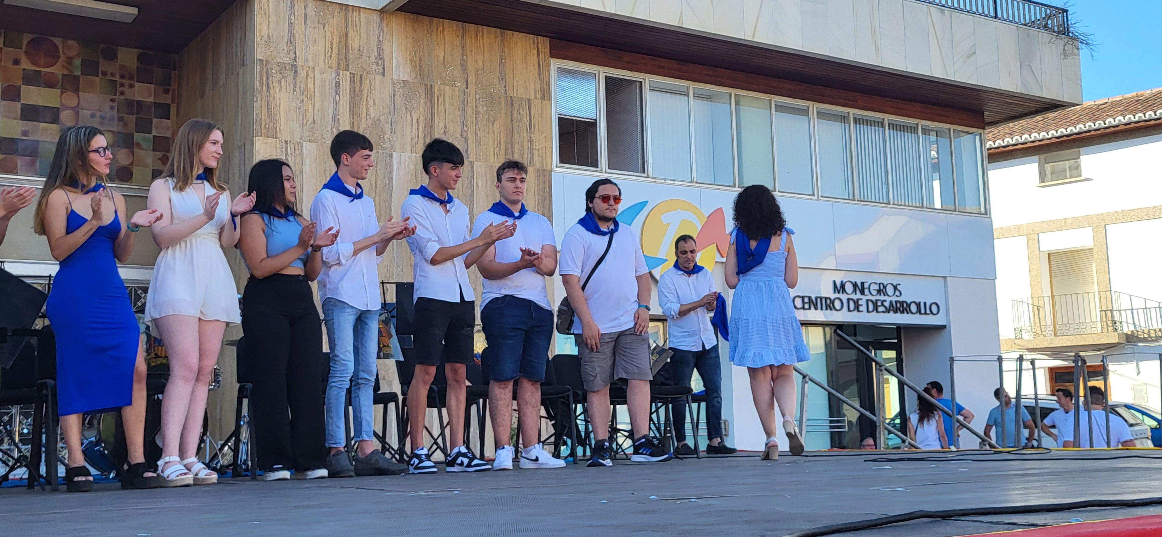 Presentación de los quintos y la entrega de pañoletas a los bebés en Grañén. Foto: Mercedes Manterola