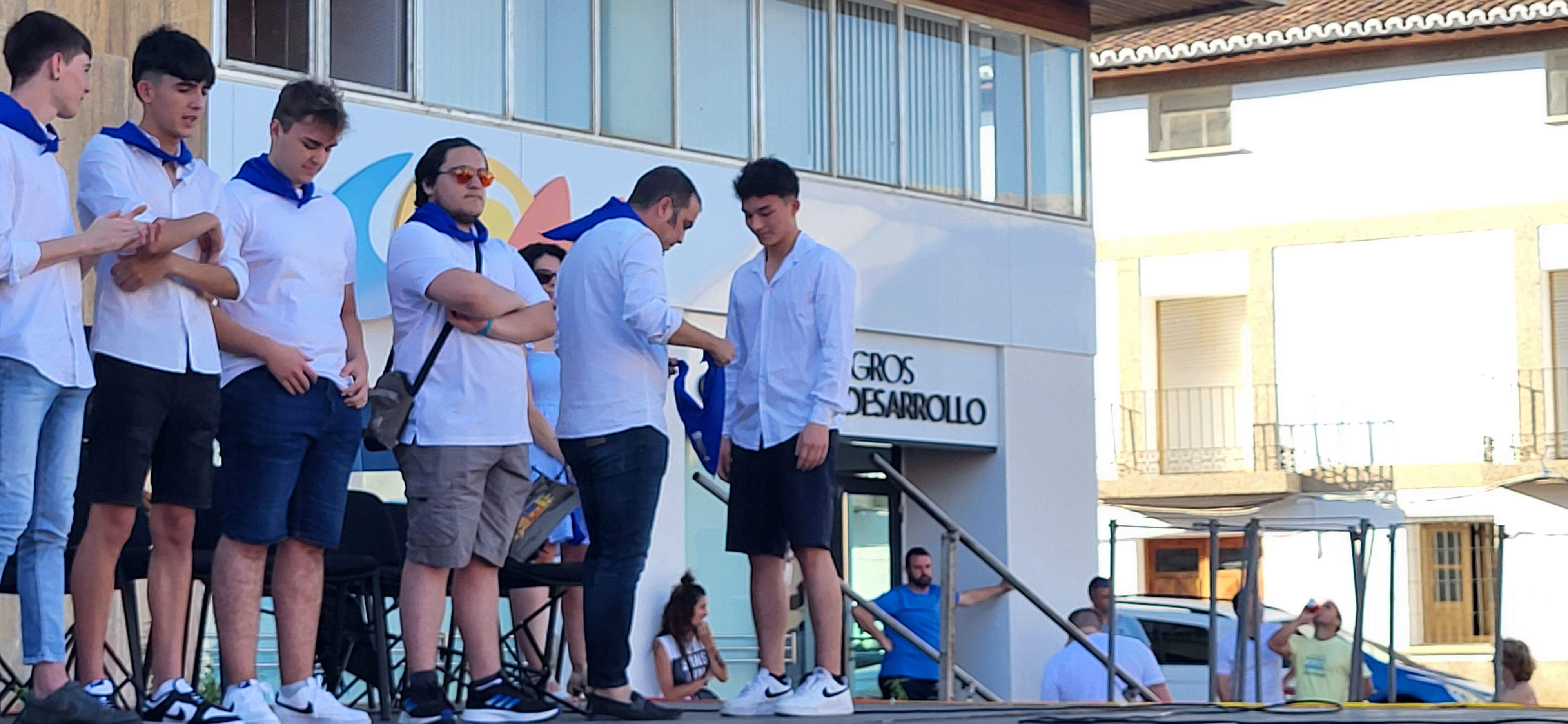 Presentación de los quintos y la entrega de pañoletas a los bebés en Grañén. Foto: Mercedes Manterola