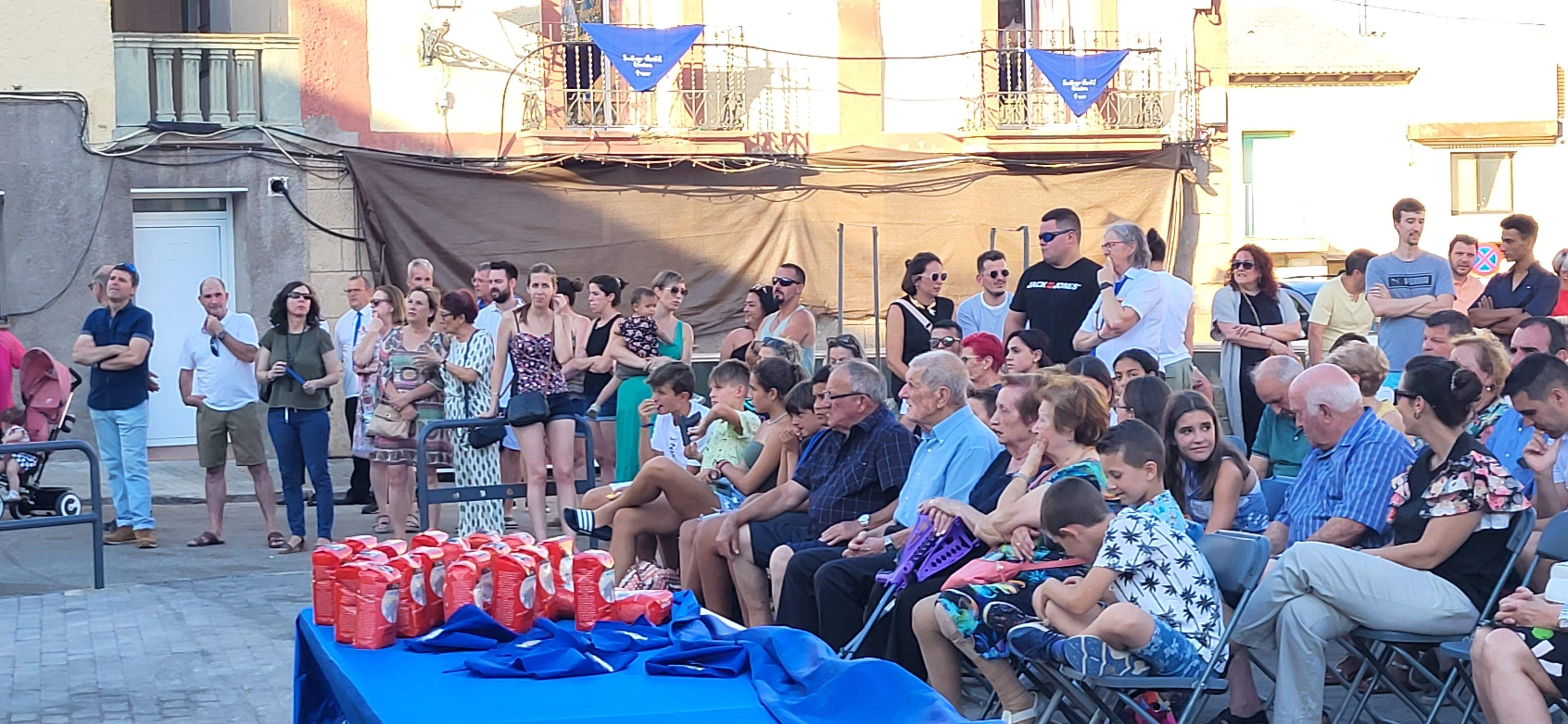 Presentación de los quintos y la entrega de pañoletas a los bebés en Grañén. Foto: Mercedes Manterola