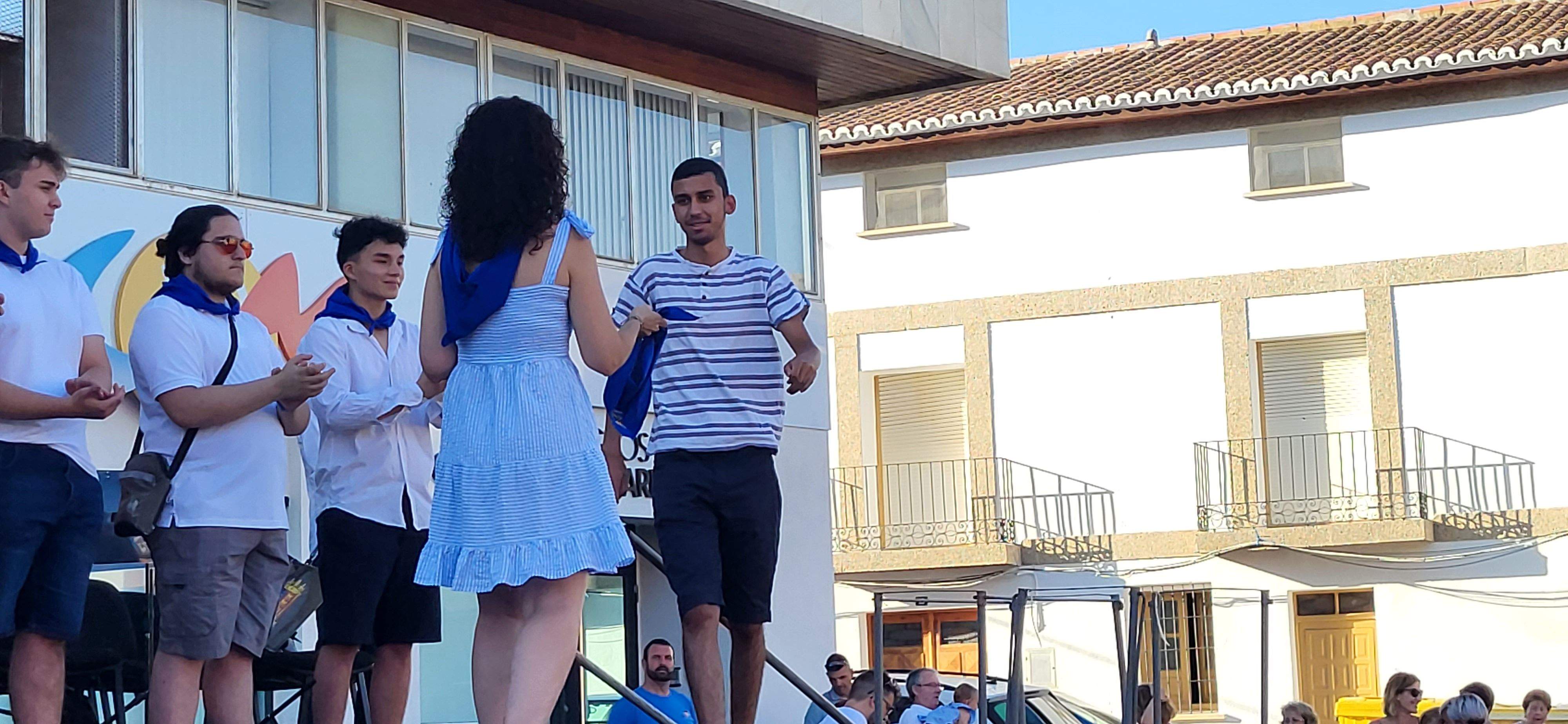 Presentación de los quintos y la entrega de pañoletas a los bebés en Grañén. Foto: Mercedes Manterola
