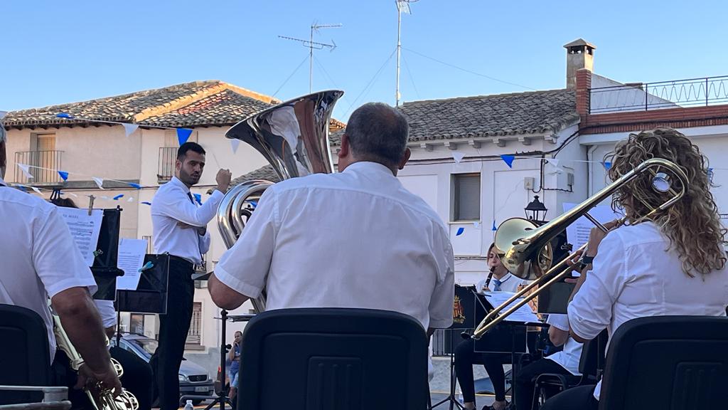 Presentación de los quintos y la entrega de pañoletas a los bebés en Grañén. Foto: Mercedes Manterola