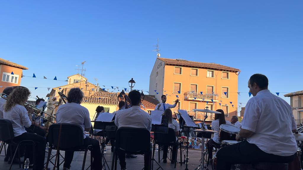 Presentación de los quintos y la entrega de pañoletas a los bebés en Grañén. Foto: Mercedes Manterola