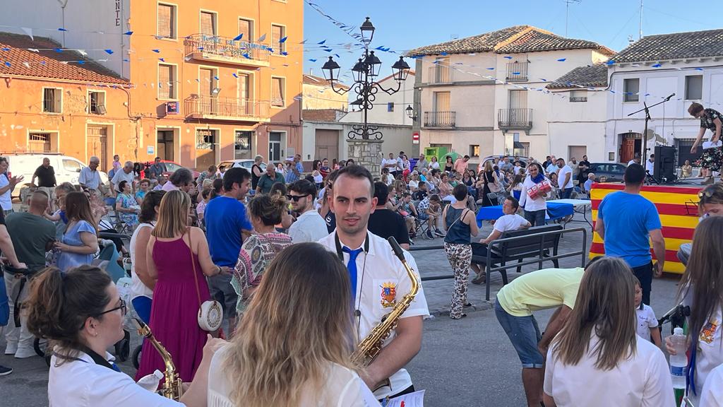 Presentación de los quintos y la entrega de pañoletas a los bebés en Grañén. Foto: Mercedes Manterola