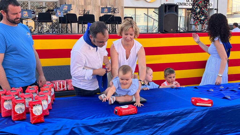Presentación de los quintos y la entrega de pañoletas a los bebés en Grañén. Foto: Mercedes Manterola