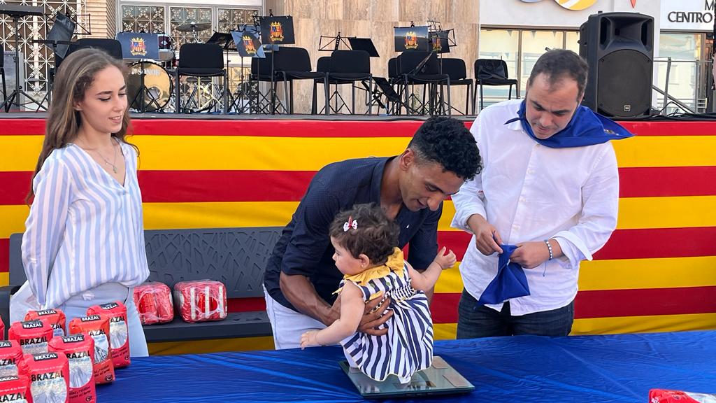 Presentación de los quintos y la entrega de pañoletas a los bebés en Grañén. Foto: Mercedes Manterola