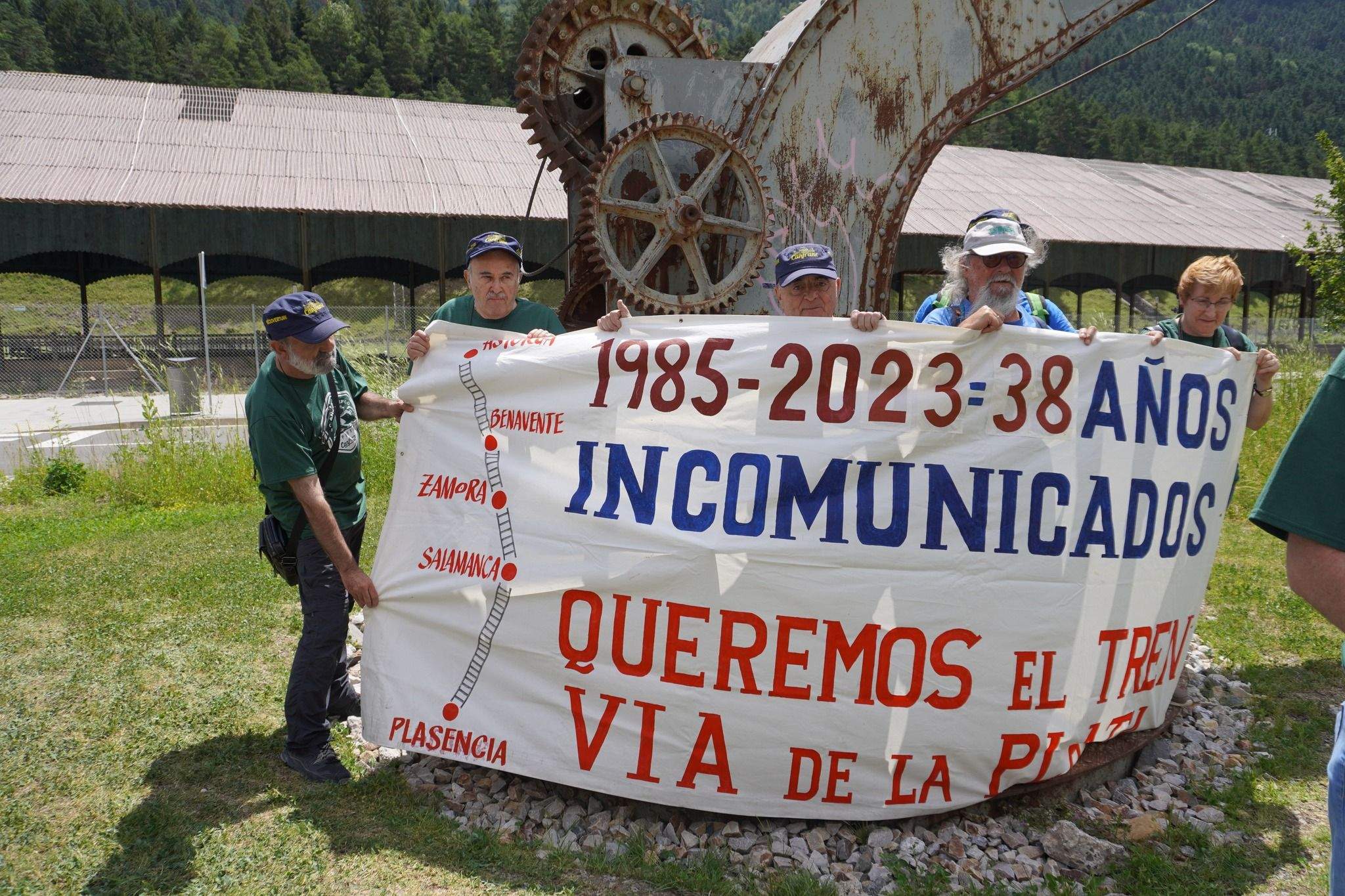 Concentración celebrada en Canfranc por la reapertura de la línea internacional.
