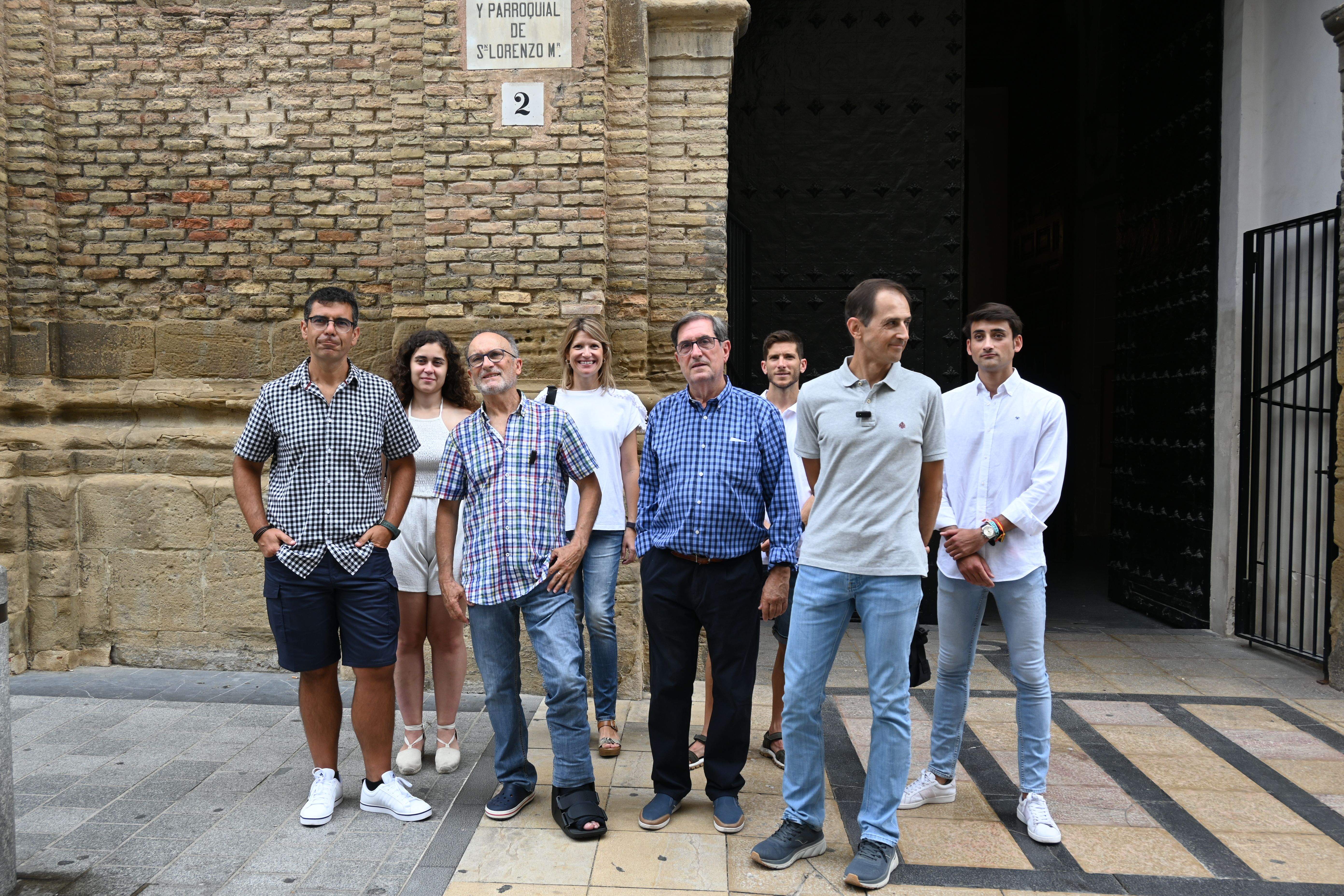 Los cuatro danzantes entrantes y los cuatro salientes. Foto Carlos Jalle