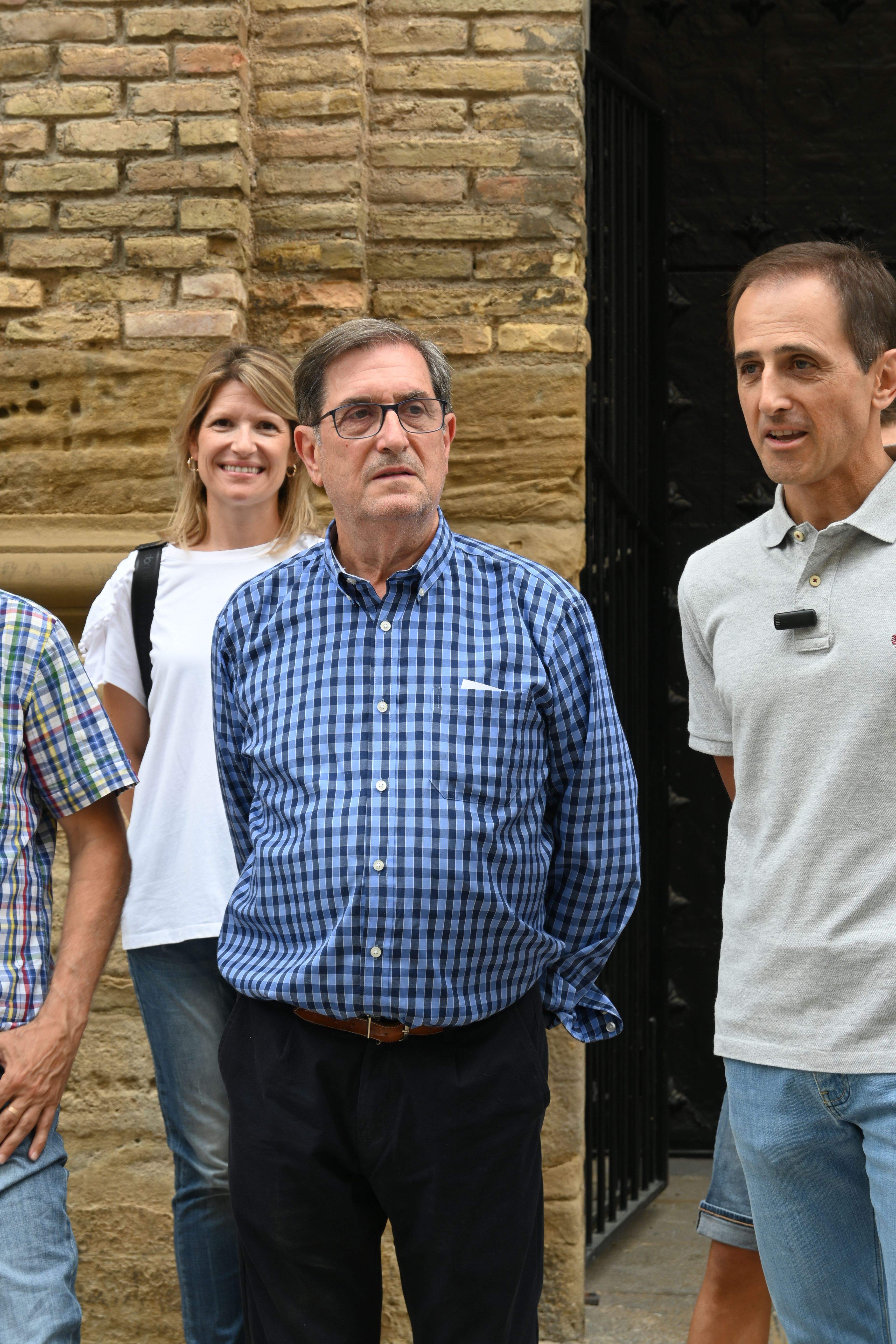 Los cuatro danzantes entrantes y los cuatro salientes. Foto Carlos Jalle