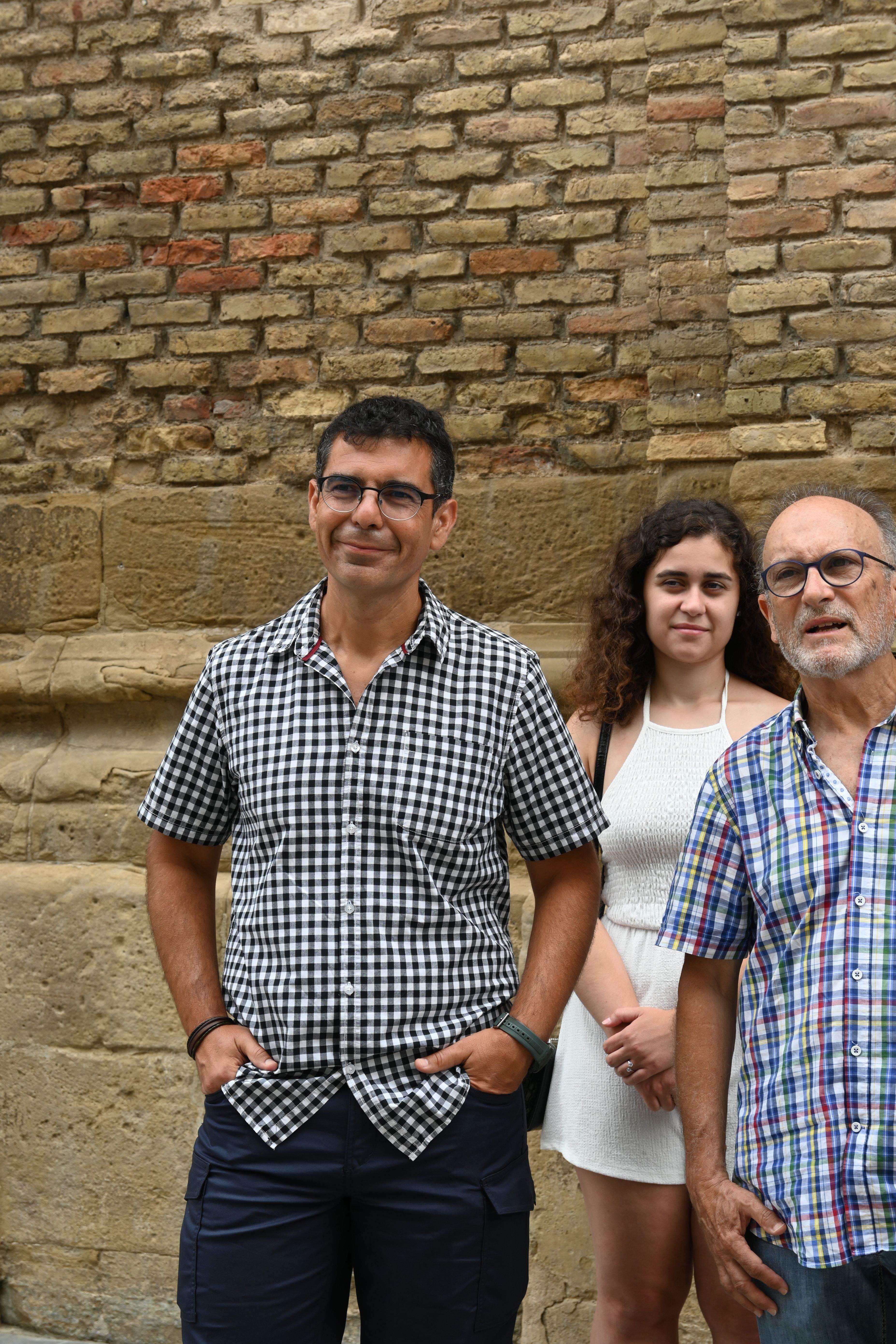 Los cuatro danzantes entrantes y los cuatro salientes. Foto Carlos Jalle