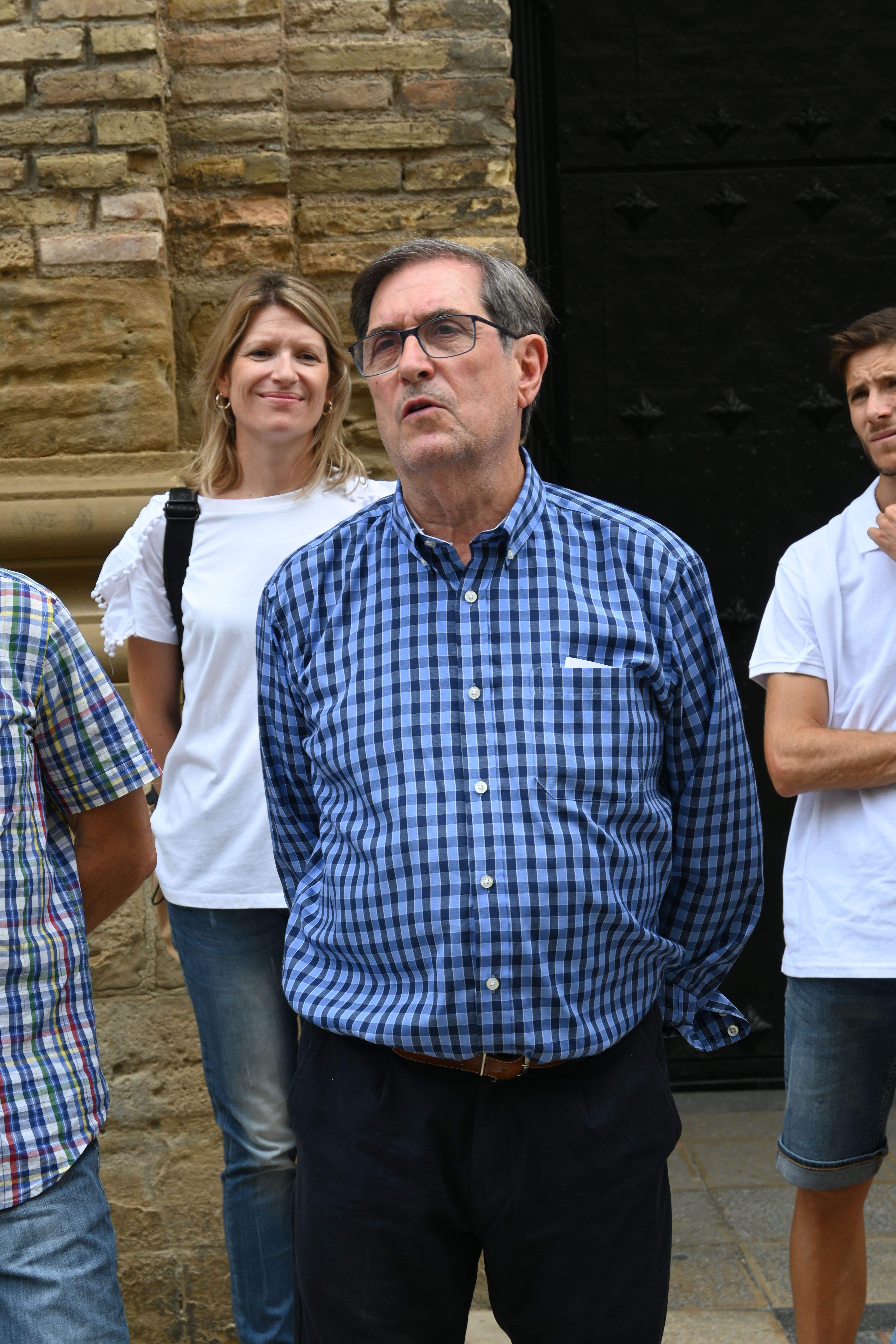 Los cuatro danzantes entrantes y los cuatro salientes. Foto Carlos Jalle