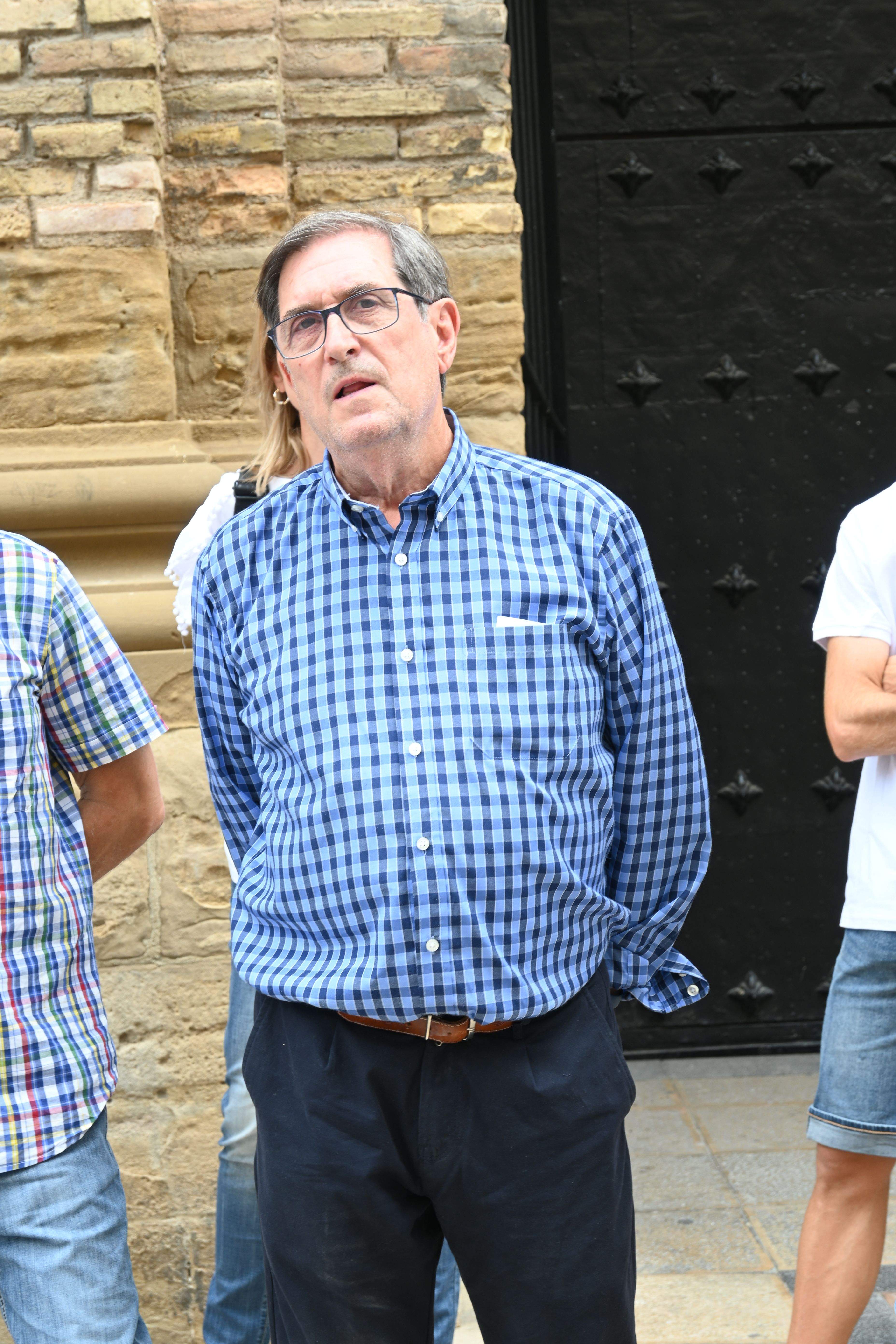 Los cuatro danzantes entrantes y los cuatro salientes. Foto Carlos Jalle