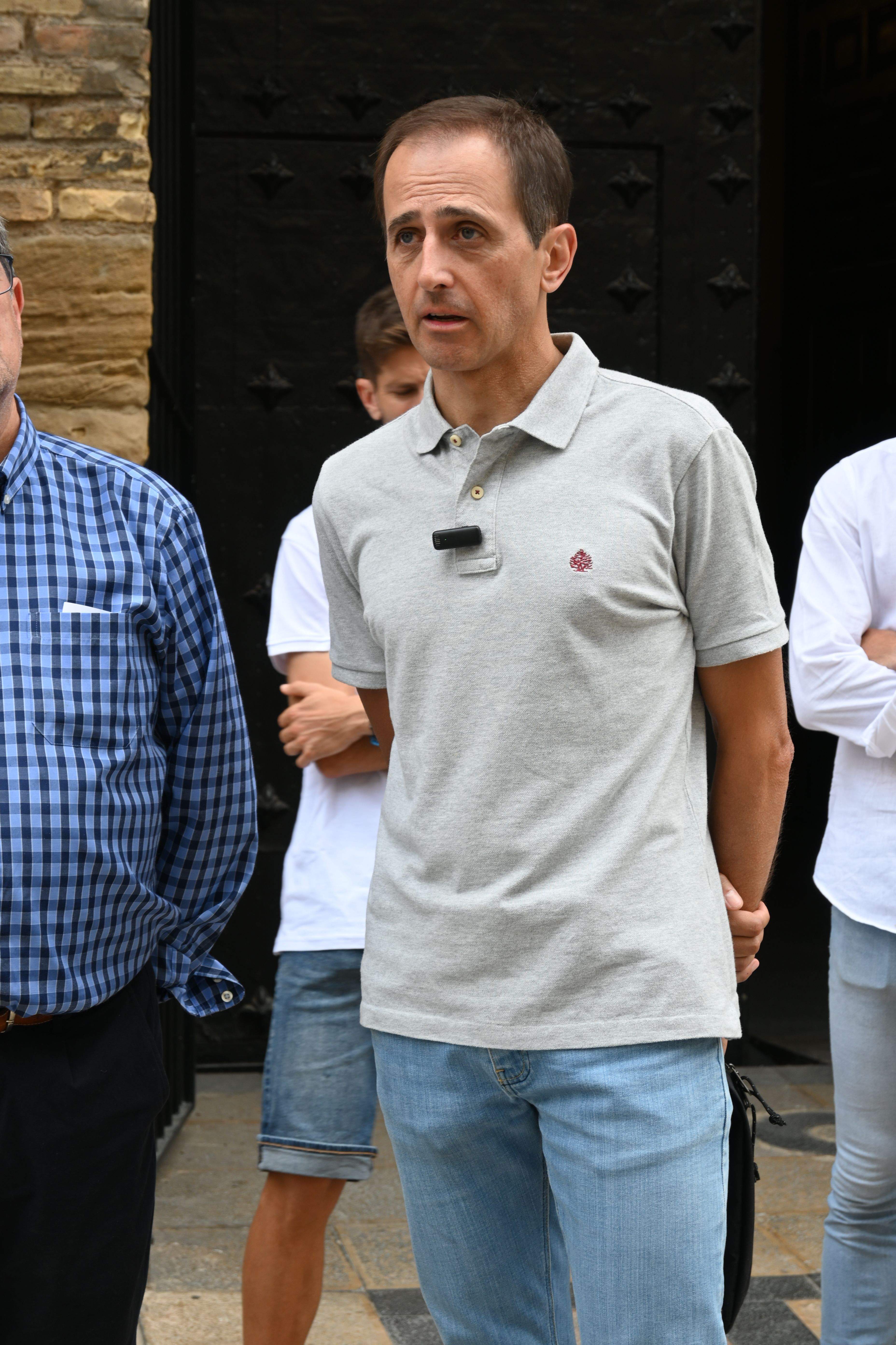 Los cuatro danzantes entrantes y los cuatro salientes. Foto Carlos Jalle