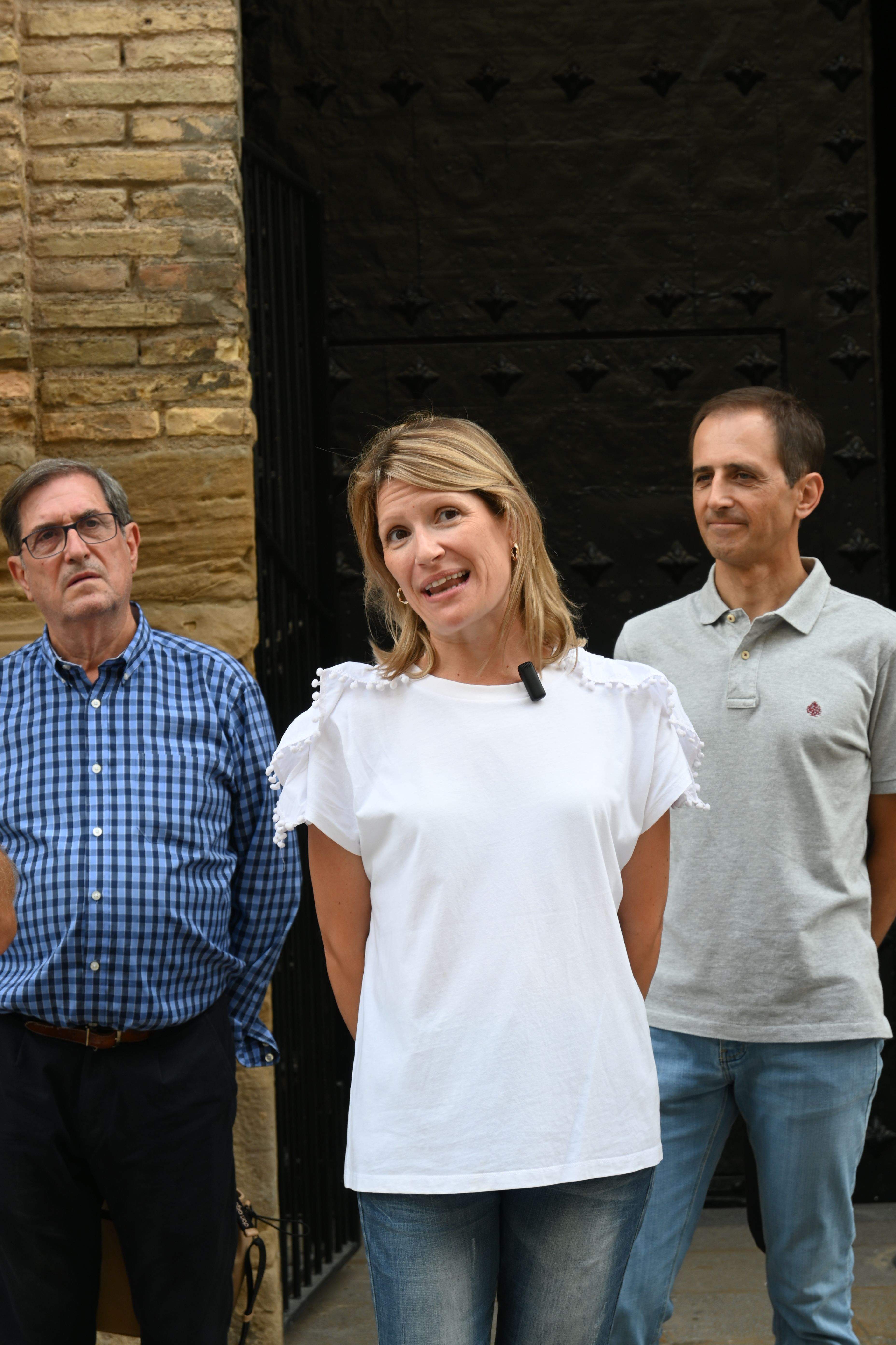 Los cuatro danzantes entrantes y los cuatro salientes. Foto Carlos Jalle