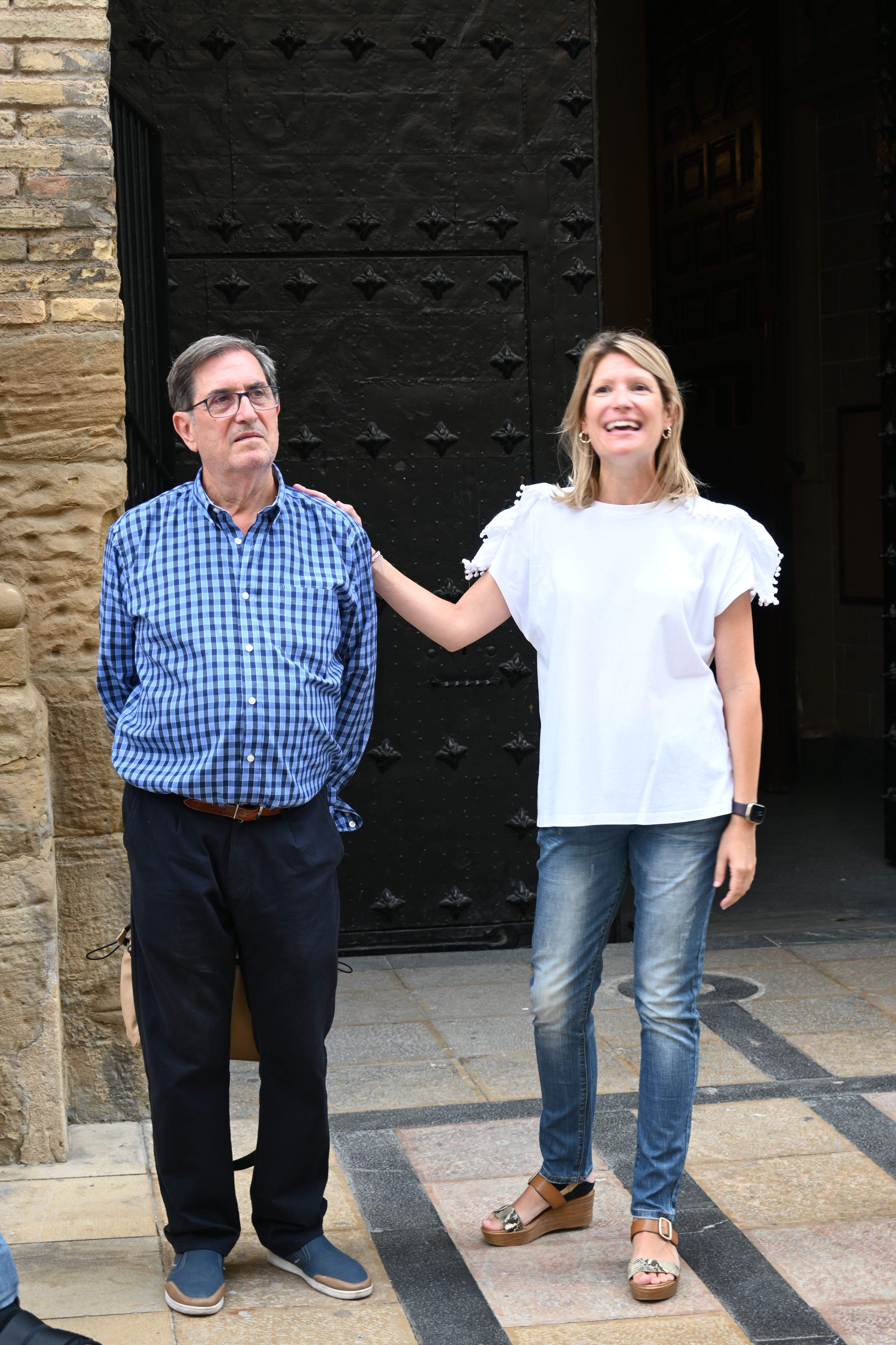 Los cuatro danzantes entrantes y los cuatro salientes. Foto Carlos Jalle