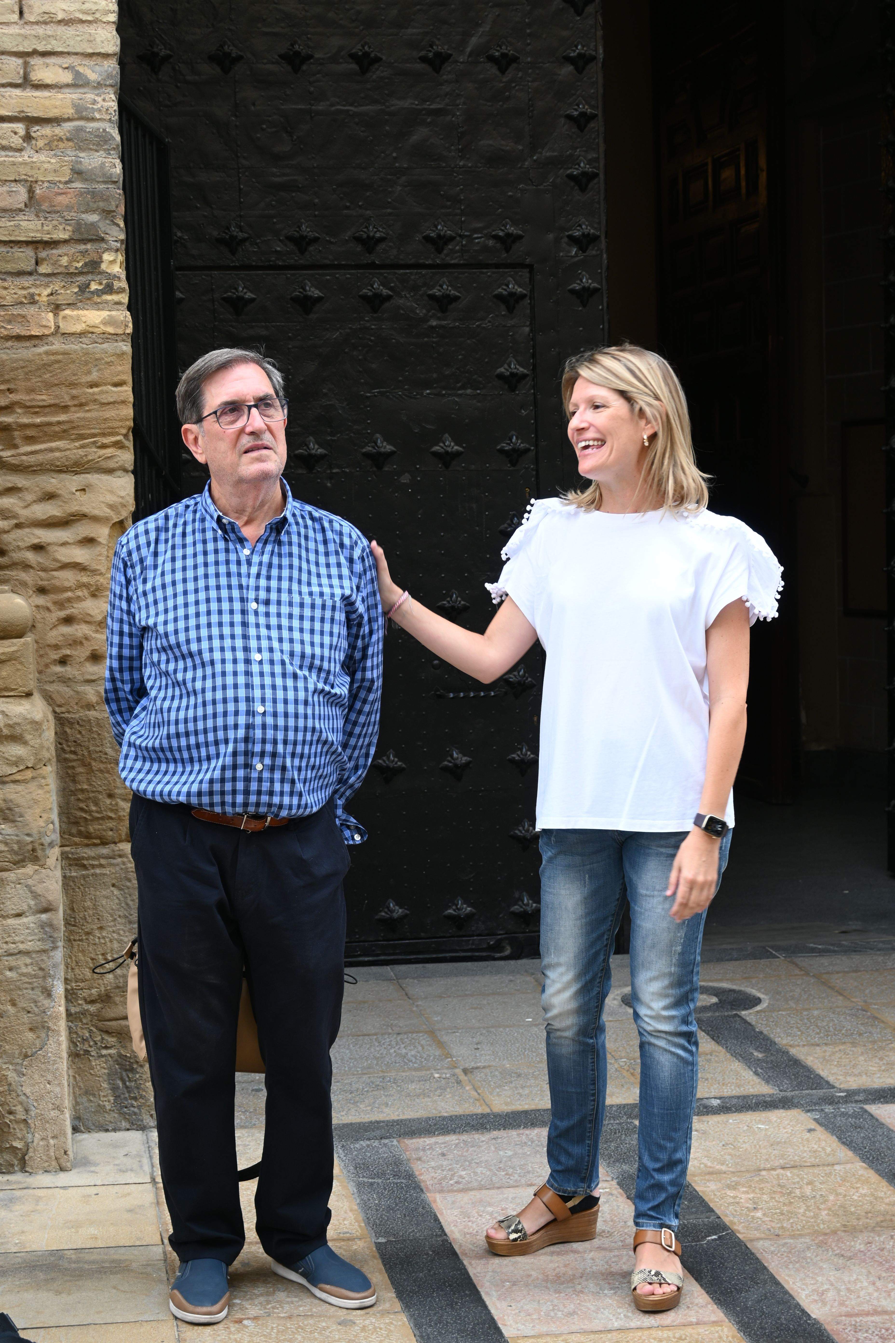 Los cuatro danzantes entrantes y los cuatro salientes. Foto Carlos Jalle