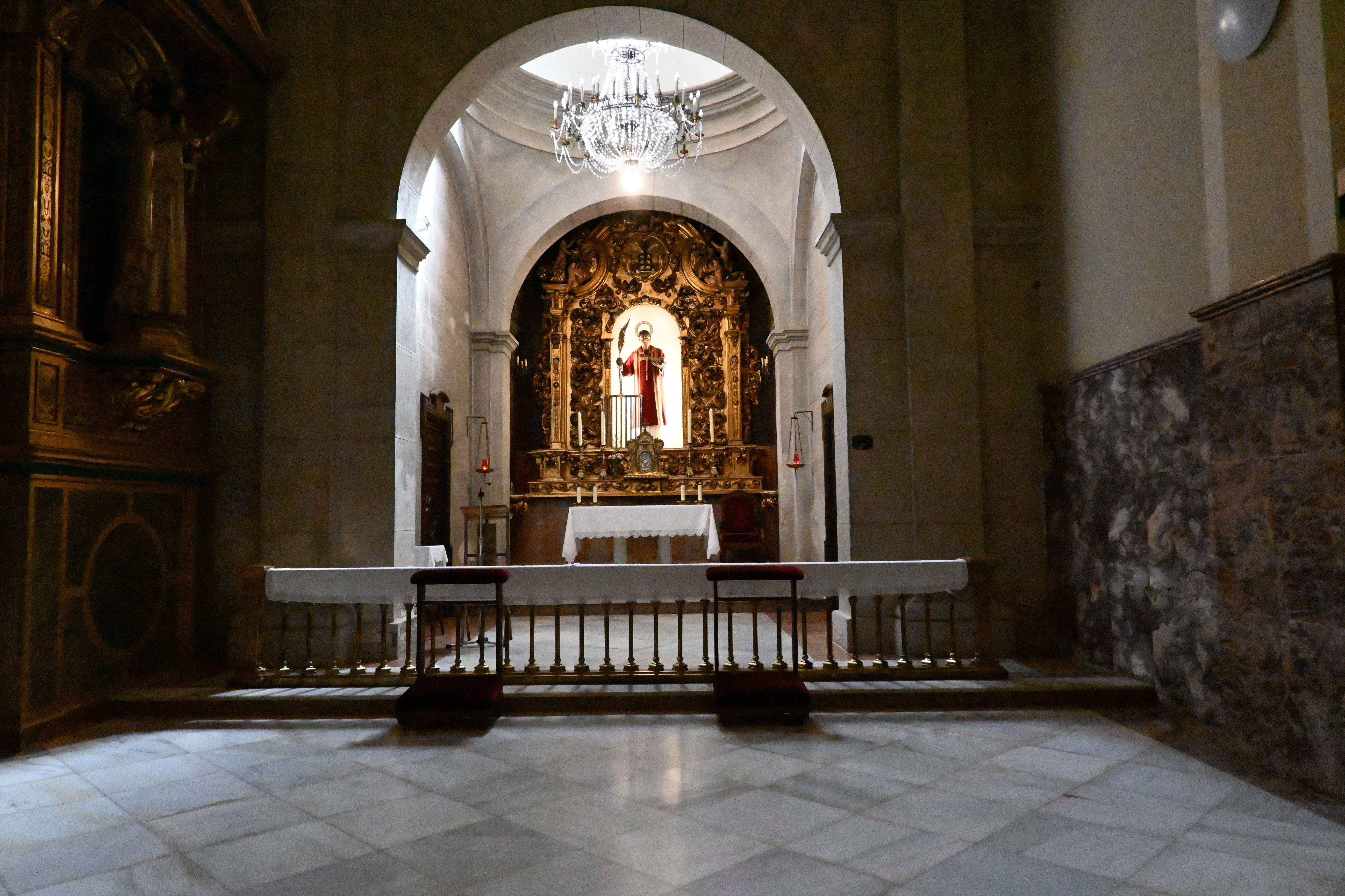 Los cuatro danzantes entrantes y los cuatro salientes. Foto Carlos Jalle