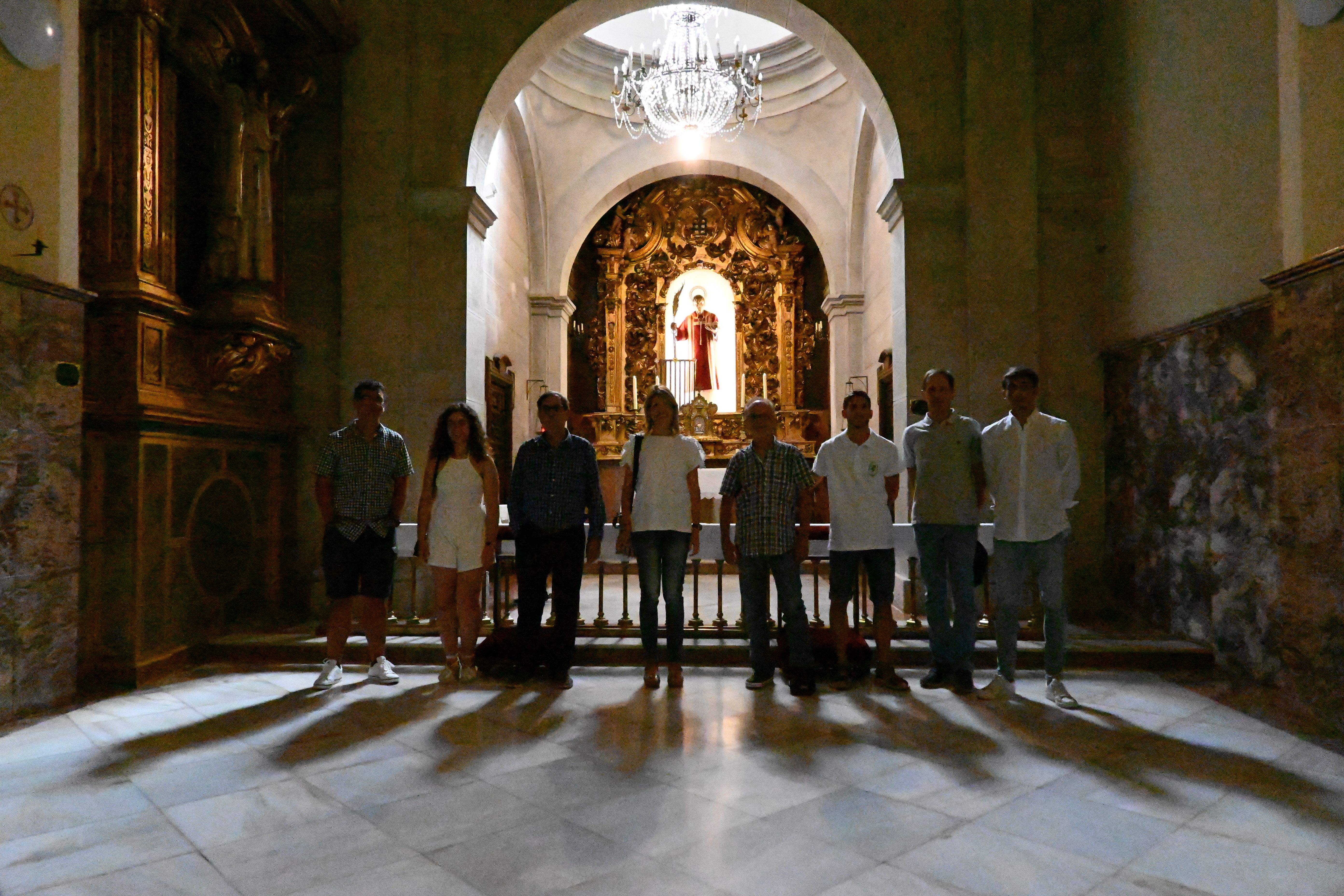 Los cuatro danzantes entrantes y los cuatro salientes. Foto Carlos Jalle