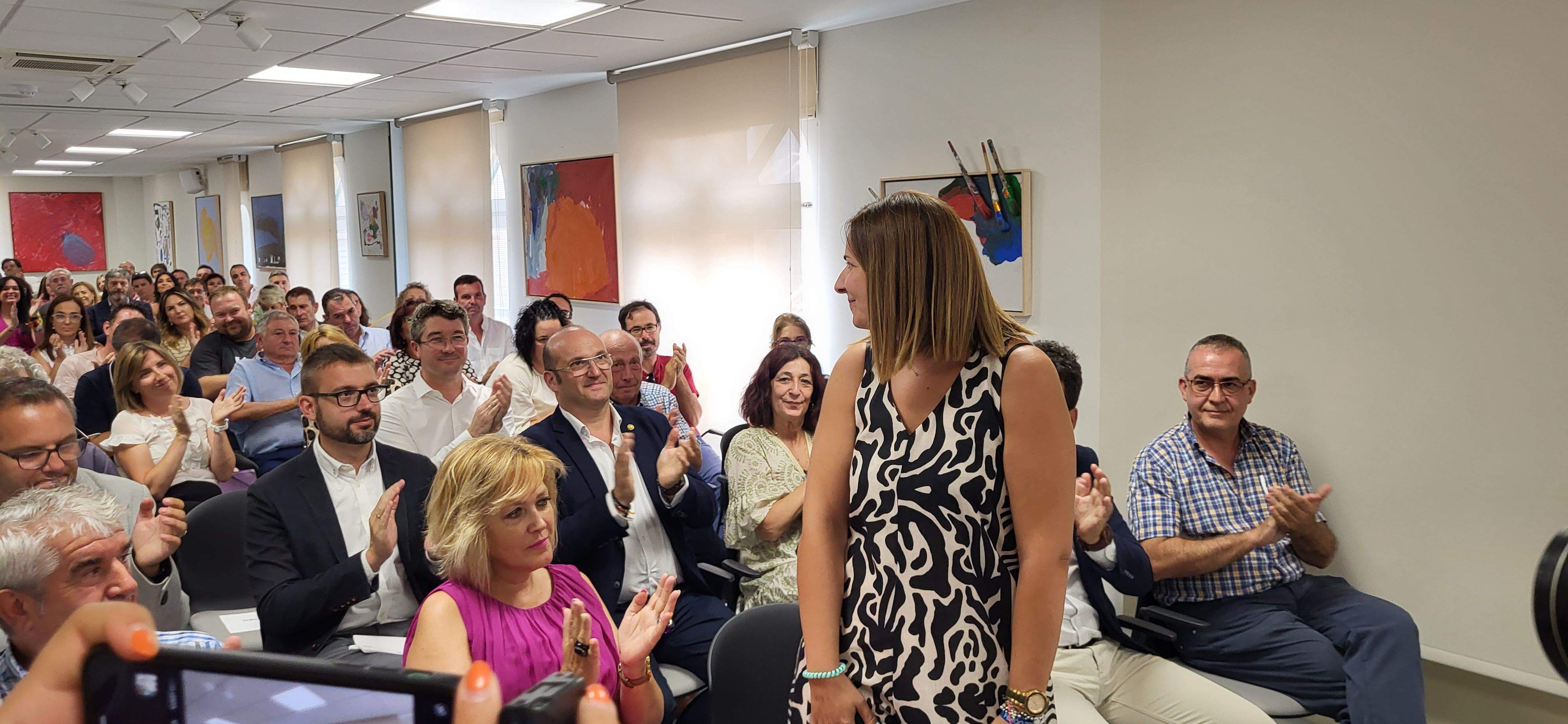 Soler, nueva presidenta, es aplaudida por los miembros del Consejo.