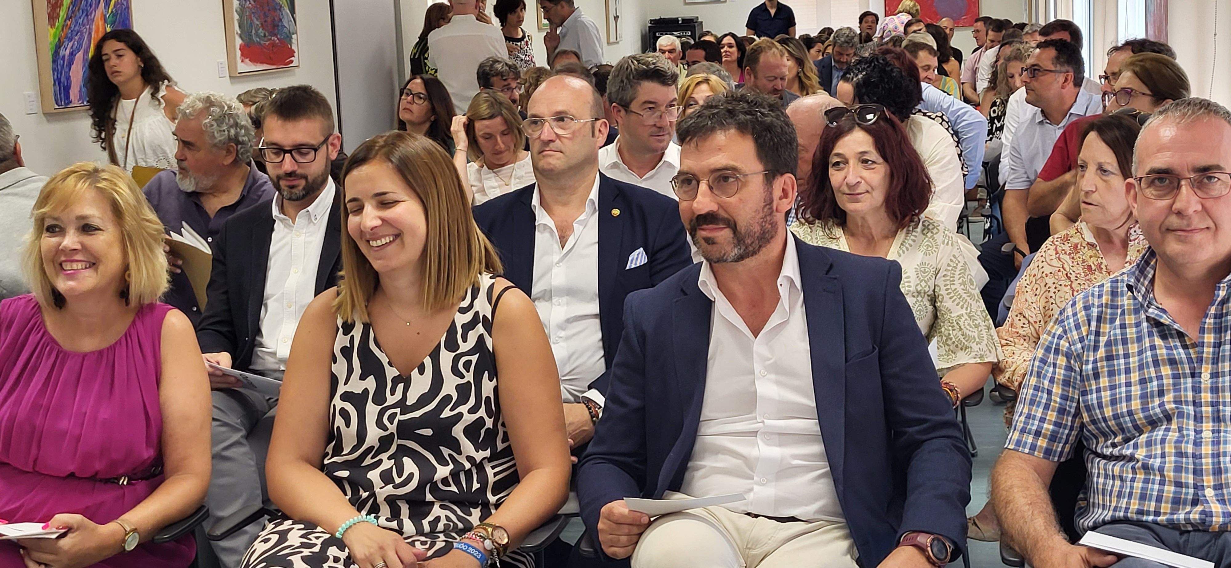 Mónica Soler (PP) y Carlos Bermejo (VOX), en primer plano, en la constitución del Consejo Comarcal de La Hoya.
