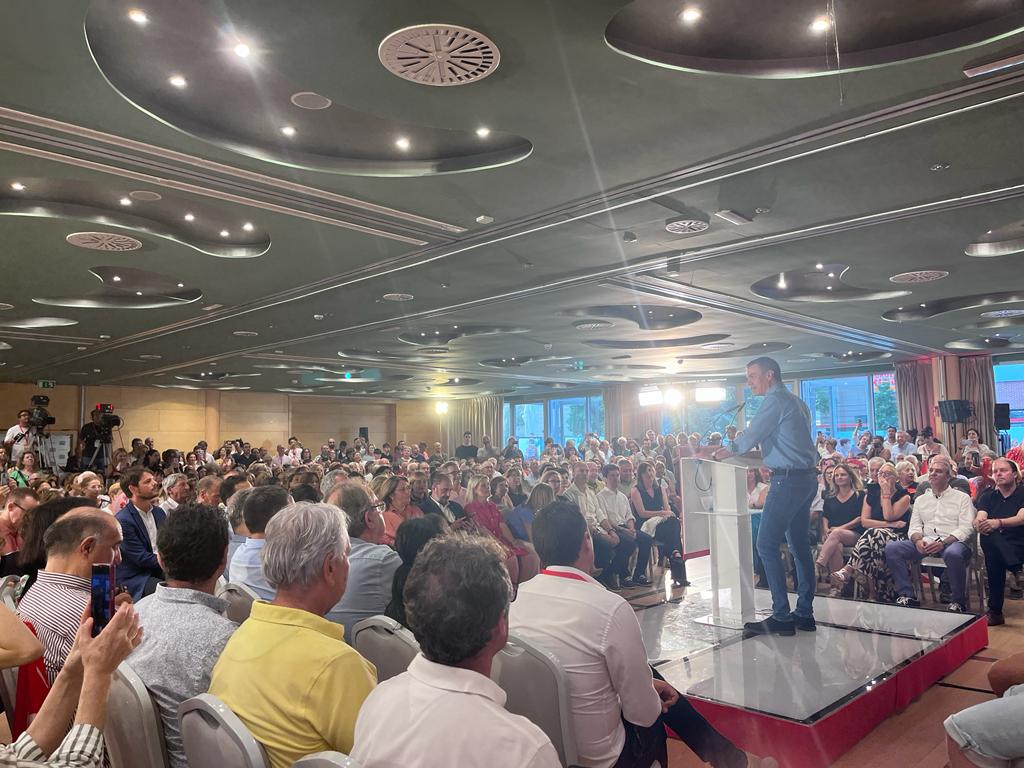 Pedro Sánchez durante su intervención en Huesca. Foto: Mercedes Manterola