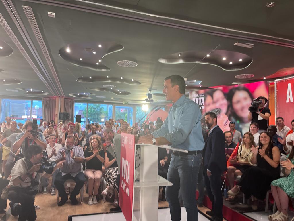 Pedro Sánchez durante su intervención en Huesca. Foto: Mercedes Manterola