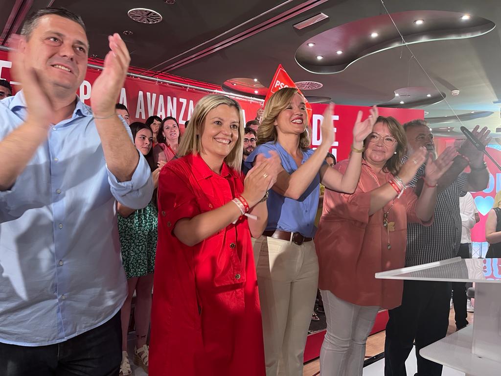 Fernando Sabés, junto a las candidatas Nasarre, Alegría y Sancho. Foto: Mercedes Manterola