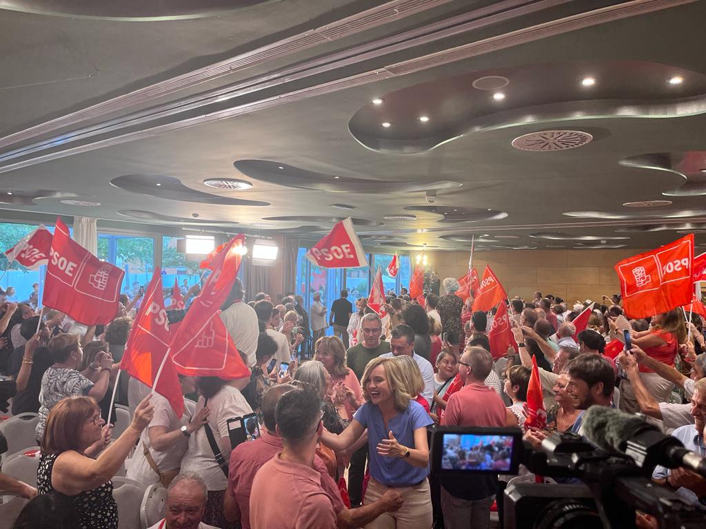 Pilar Alegría, a su llegada al acto central de los socialistas altoaragoneses en Huesca. Foto: Mercedes Manterola