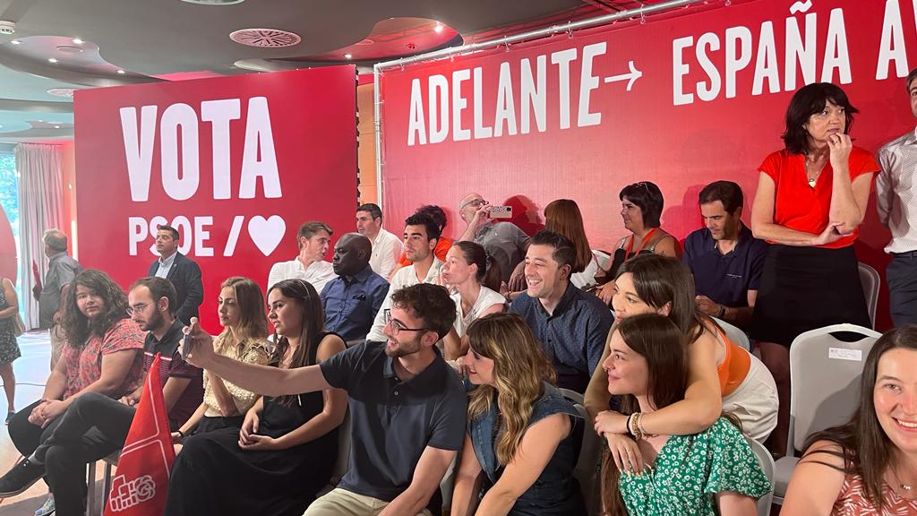 Asistentes al acto central de los socialistas altoaragoneses en Huesca. Foto: Mercedes Manterola