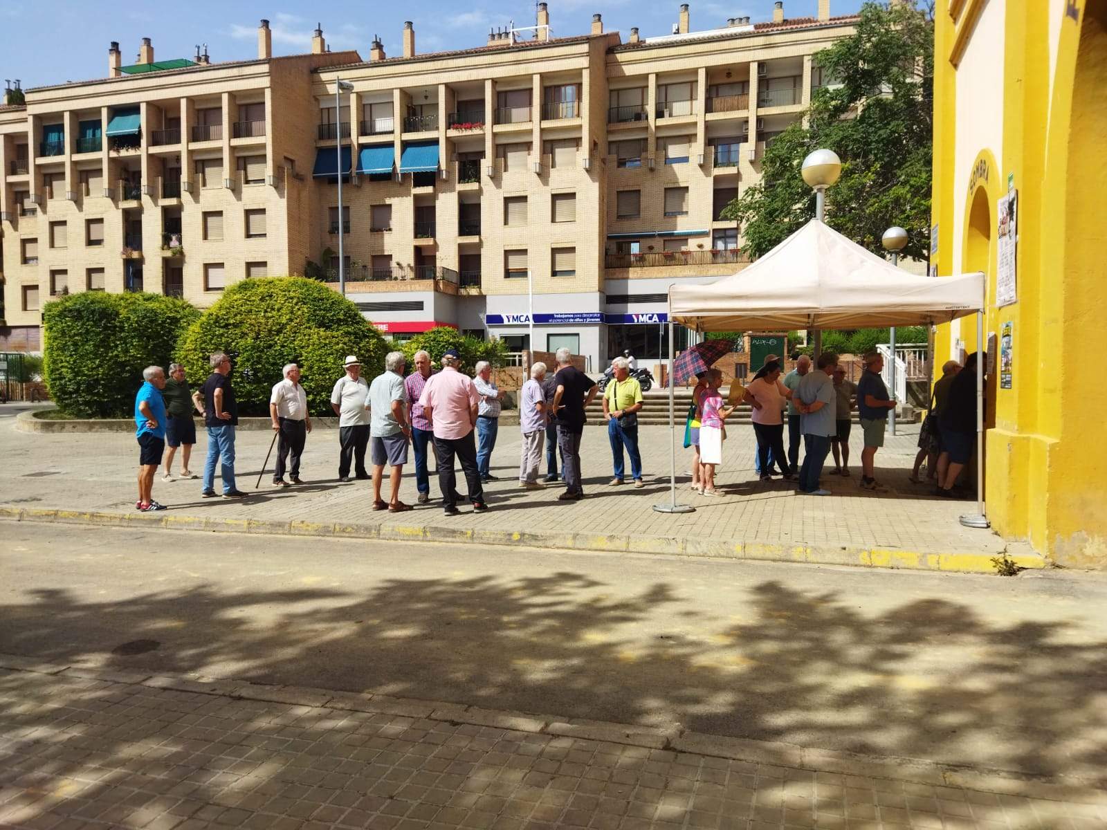 Colas en la Plaza de Toros, este martes. Foto: Carlos Jalle