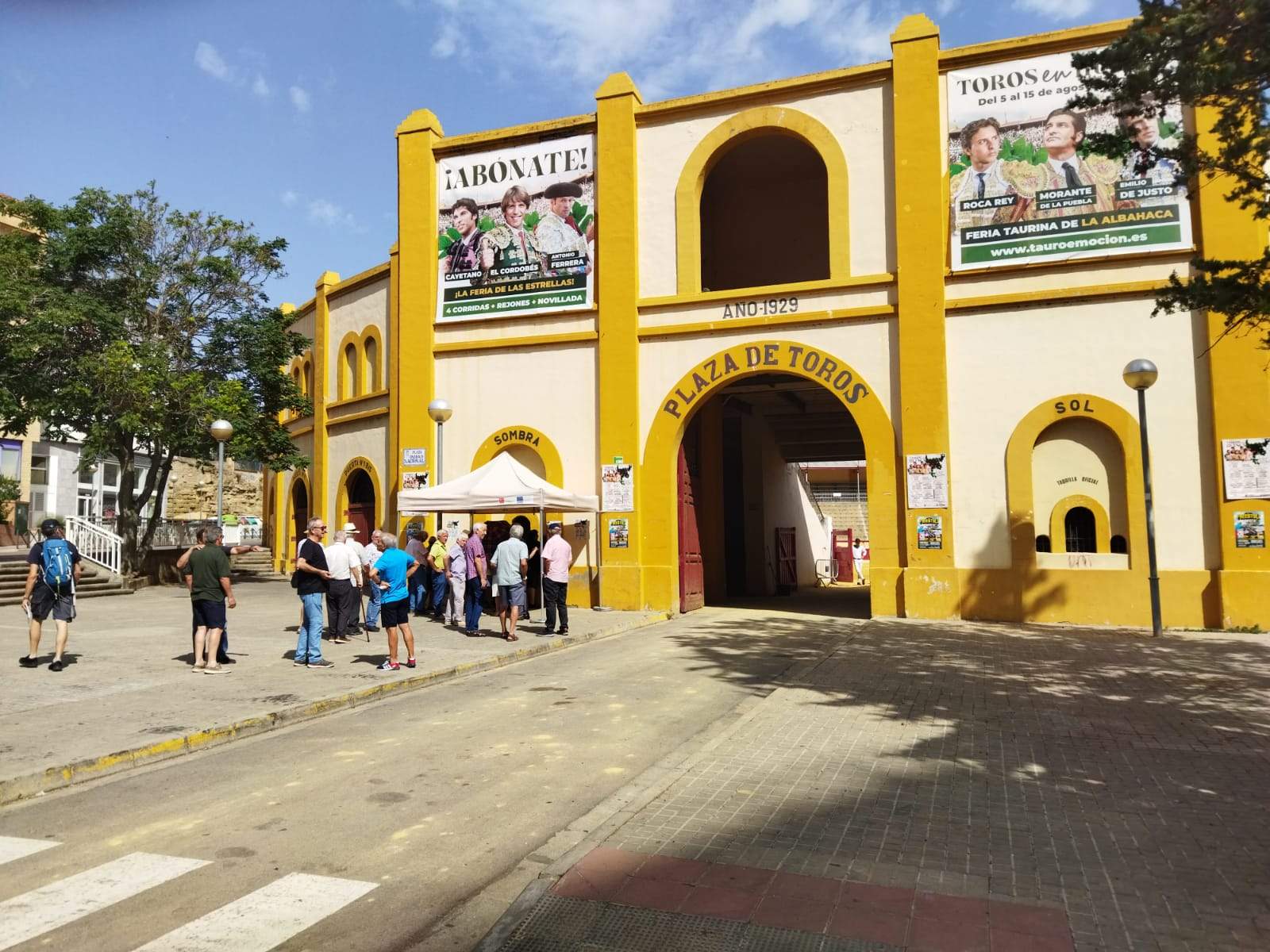 Colas en la Plaza de Toros, este martes. Foto: Carlos Jalle