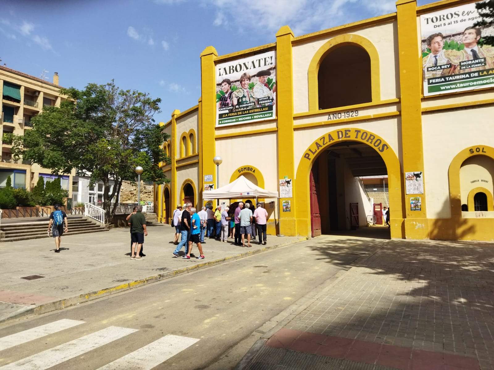 Colas en la Plaza de Toros, este martes. Foto: Carlos Jalle