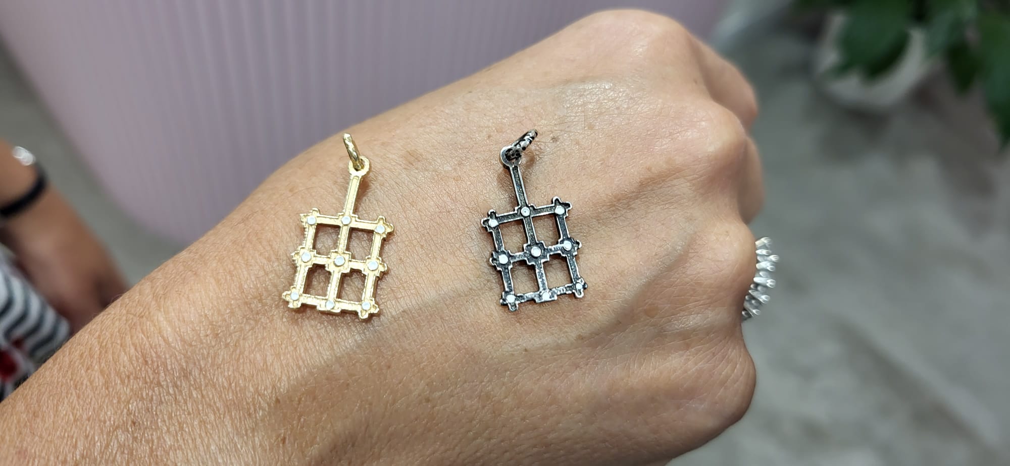 La parrilla que reproduce el relicario original con el hueso de San Lorenzo