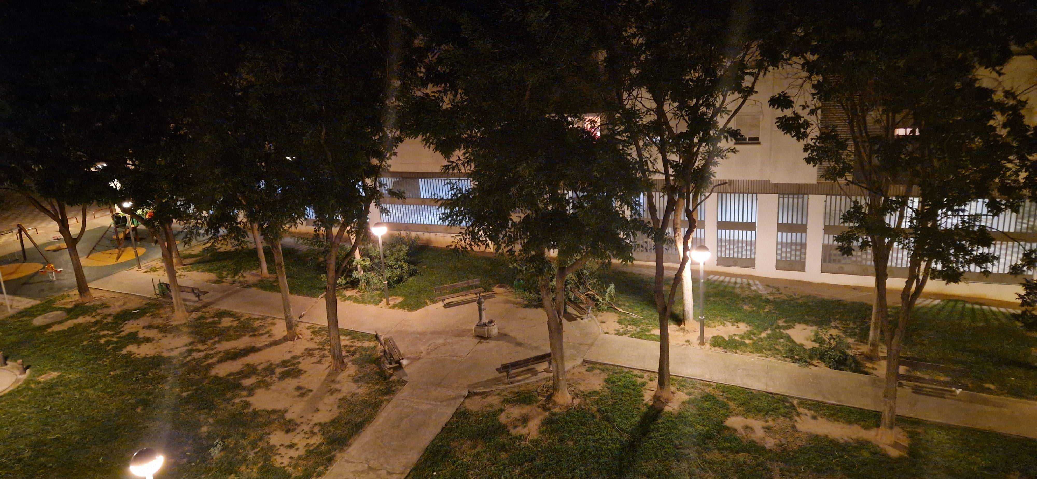 Consecuencias del fuerte viento que ha soplado en Huesca. Foto Myriam Martínez