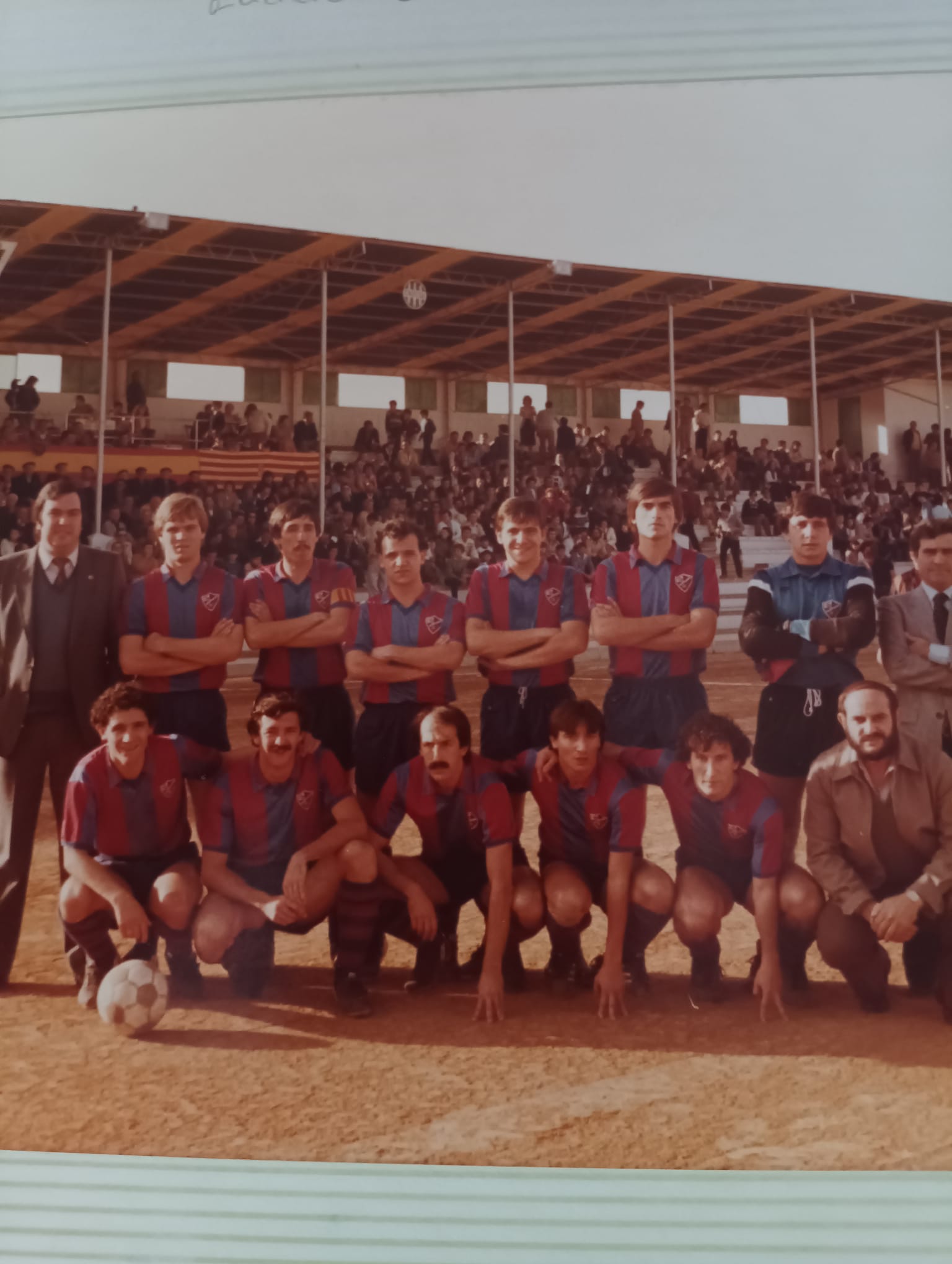 Rafa Esparza, de pie, tercero por la derecha junto a Garde y a su lado Estallo.