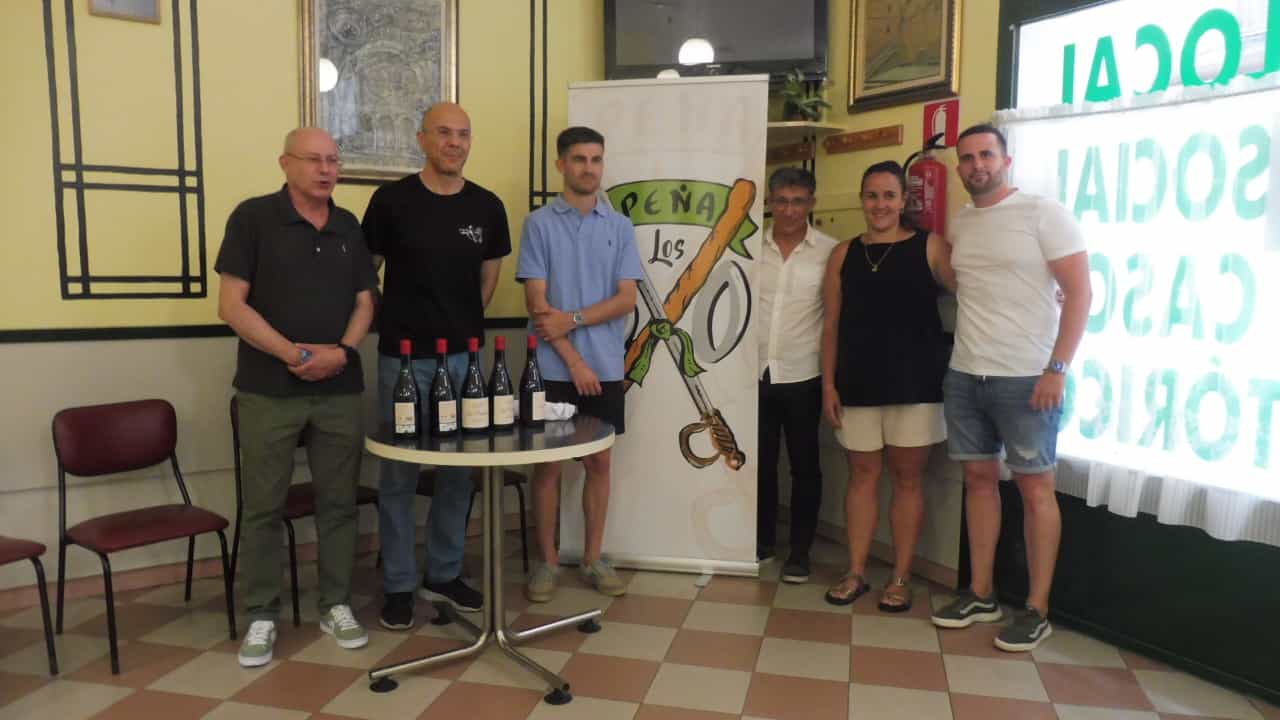 Leopoldo Carranza, Tomás Hernández, Adrián Mora, Justo Guisado, Ana Cabestre y Lucas Calvo en la Peña Los 30.