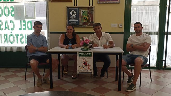 Mesa redonda con Adrián Mora, Ana Cabestre, Justo Guisado y Lucas Calvo. Mesa redonda con Adrián Mora, Ana Cabestre, Justo Guisado y Lucas Calvo.