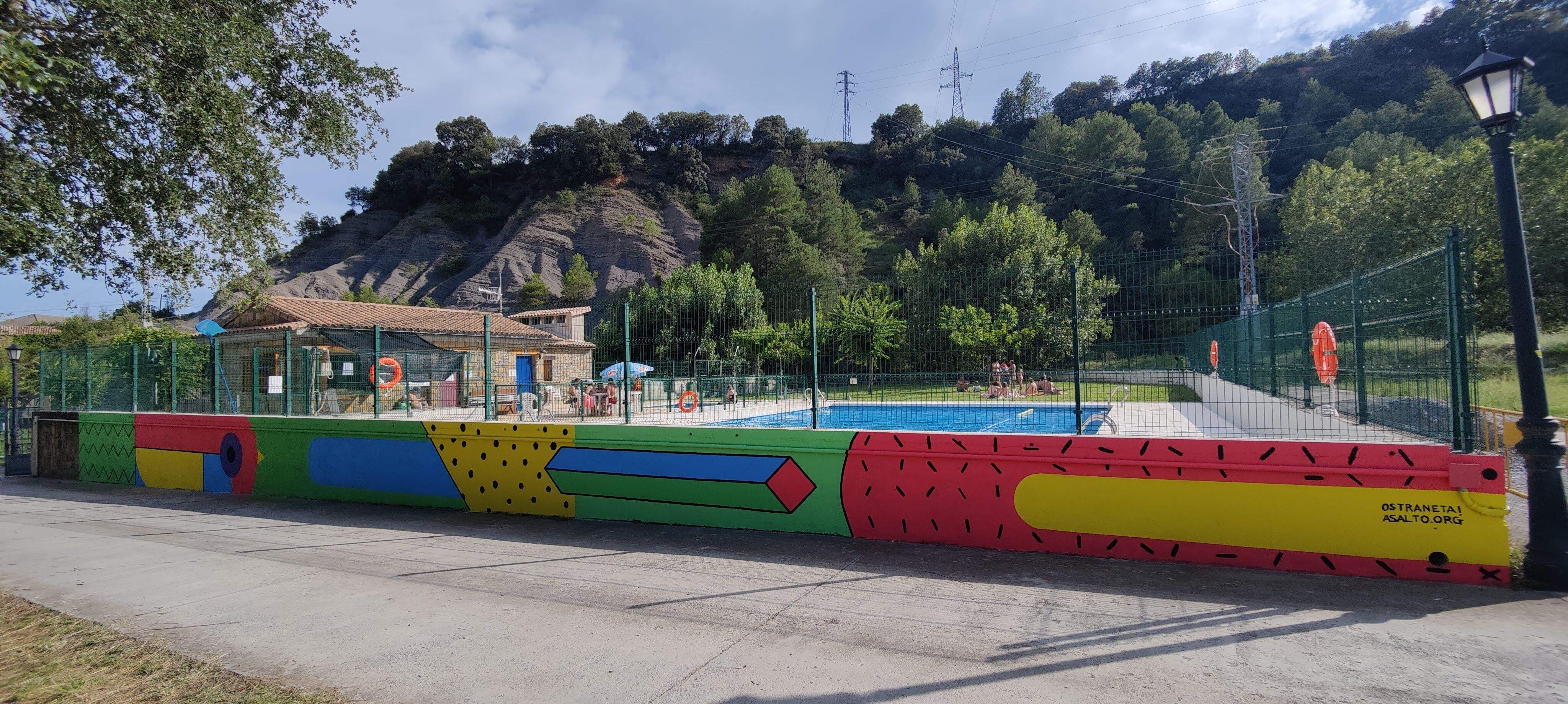 Mural colaborativo de Labuerda, dentro del programa del festival Ostraneta.