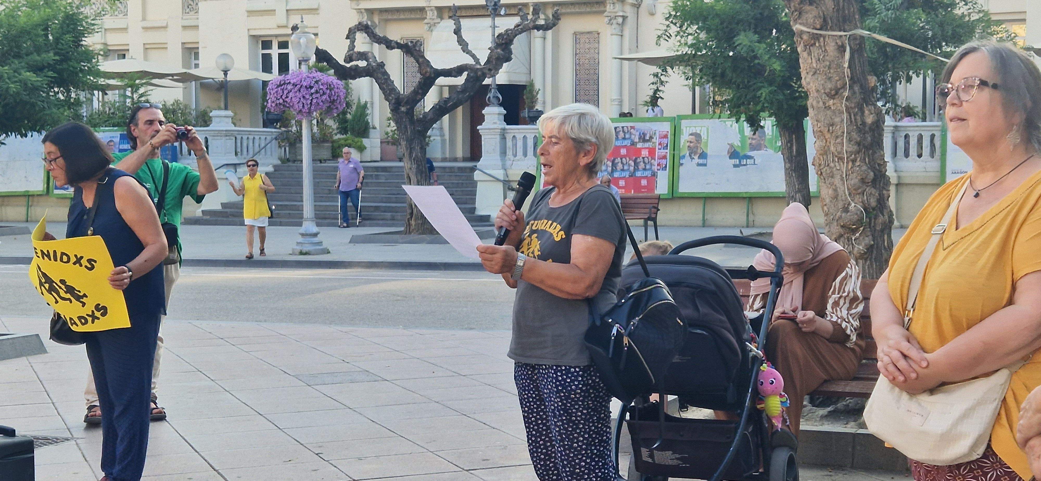 Concentración de Bienvenidos Refugiados en la plaza de Navarra. Foto Myriam Martínez