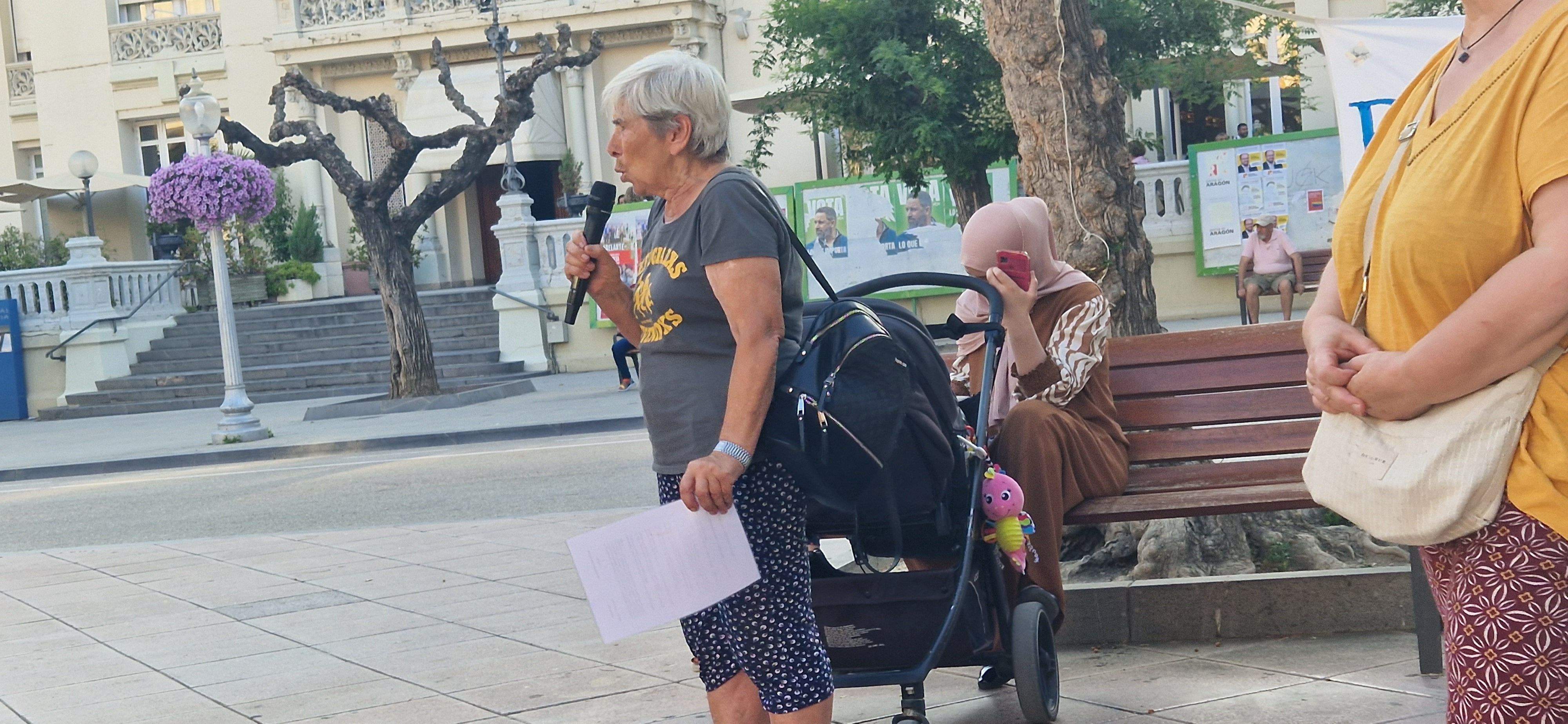 Concentración de Bienvenidos Refugiados en la plaza de Navarra. Foto Myriam Martínez