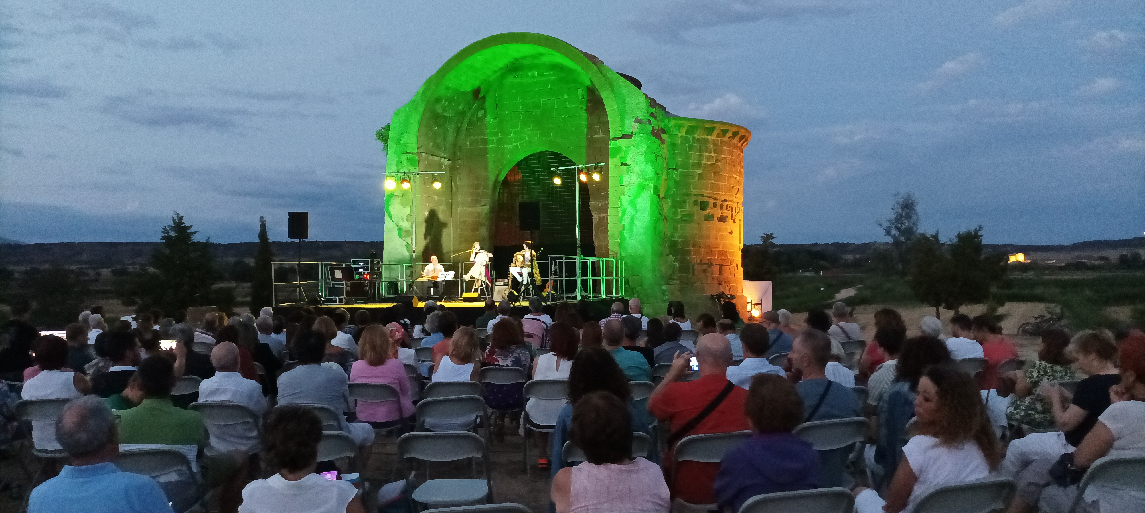 Actuación de Evoeh en la Virgen de los Dolores de Monflorite