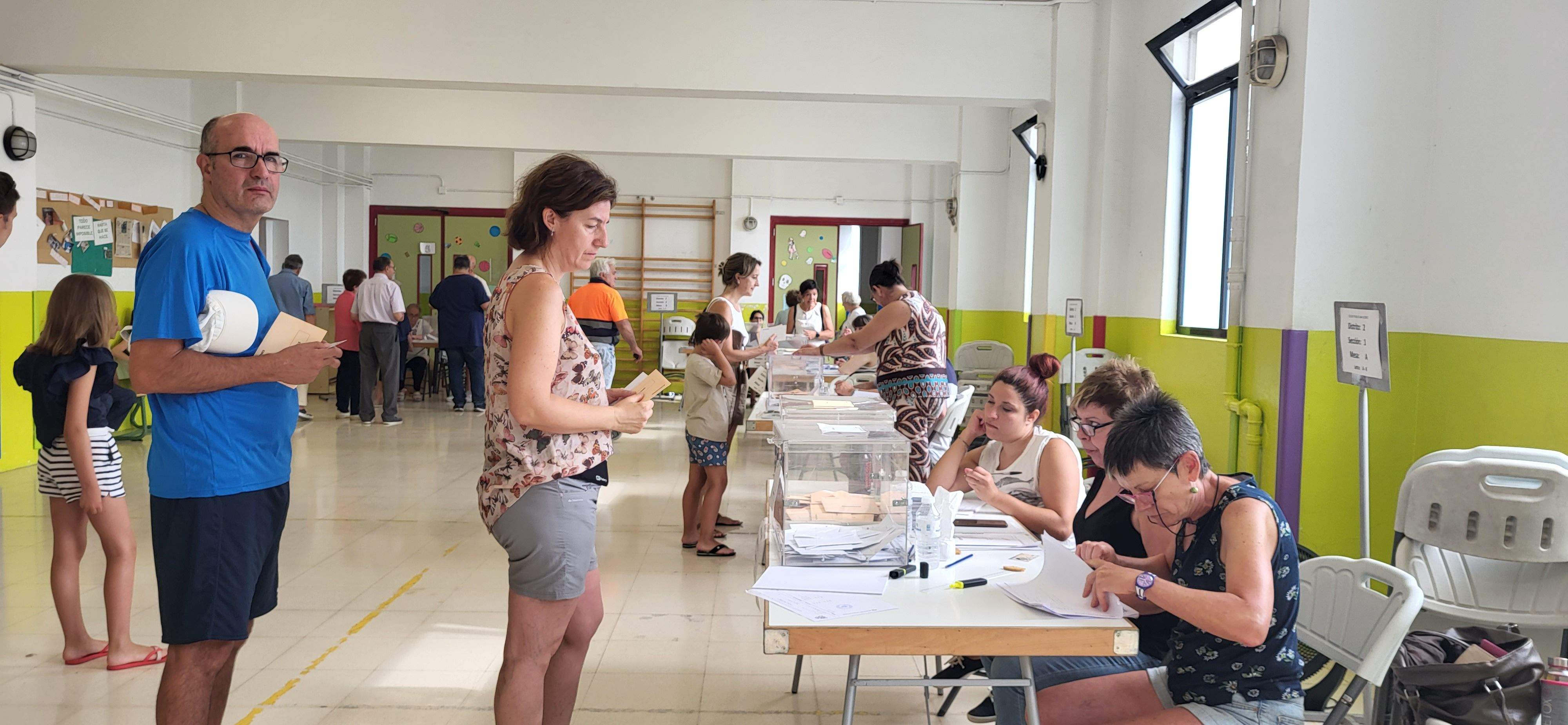 Votaciones en las elecciones generales del 23J en el colegio San Vicente. Foto: Mercedes Manterola